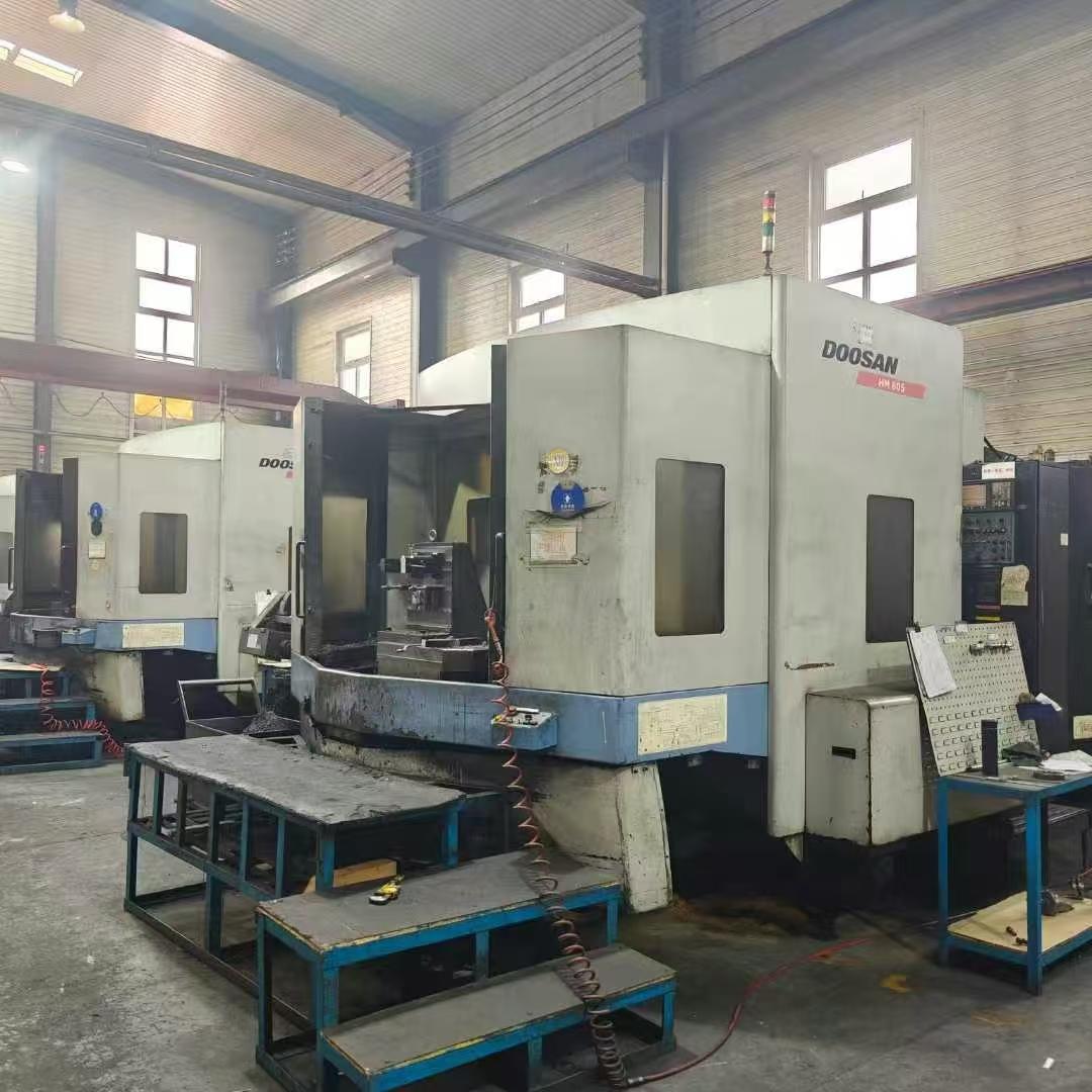 Horizontal machining center