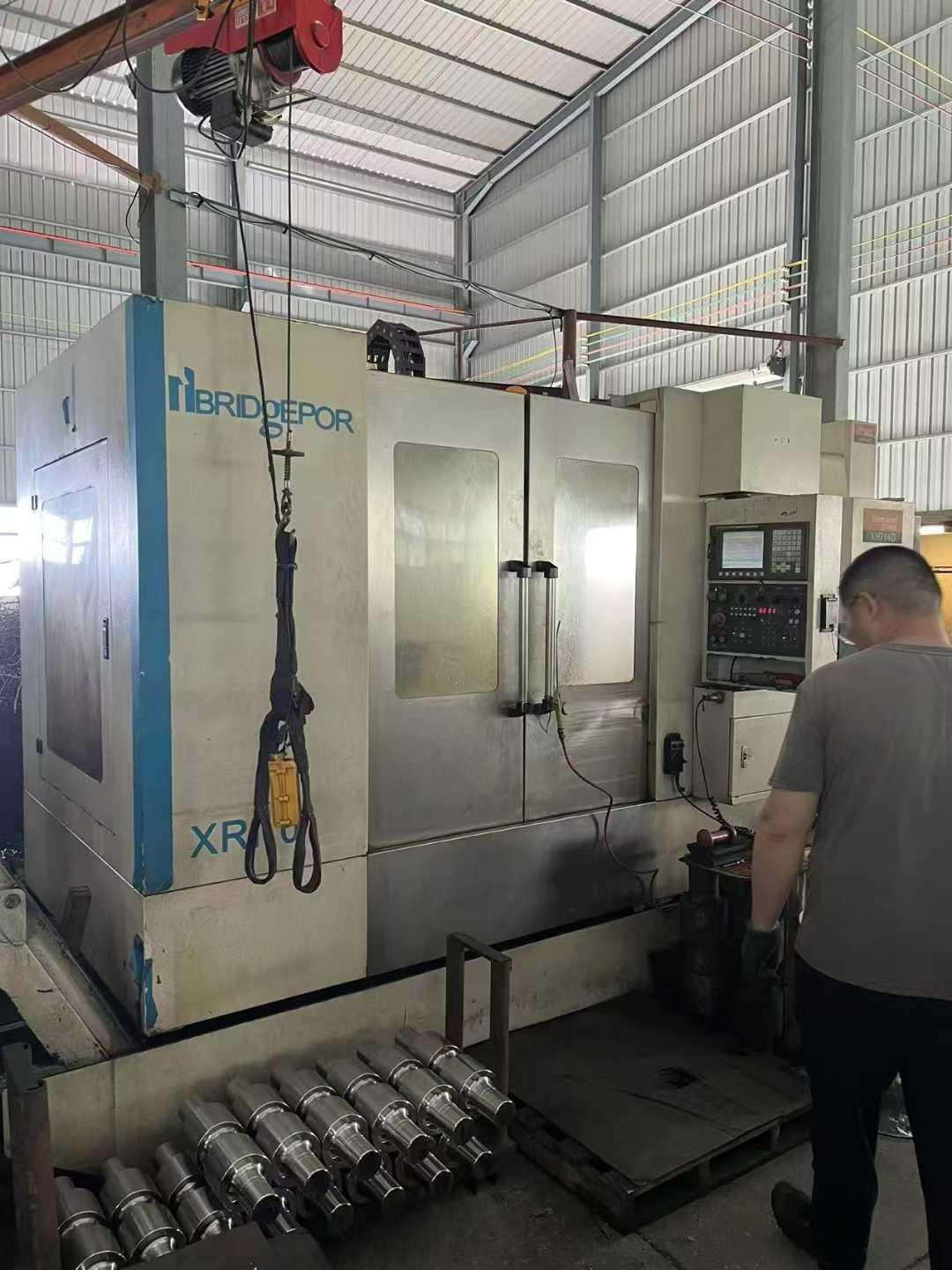 Vertical machining center