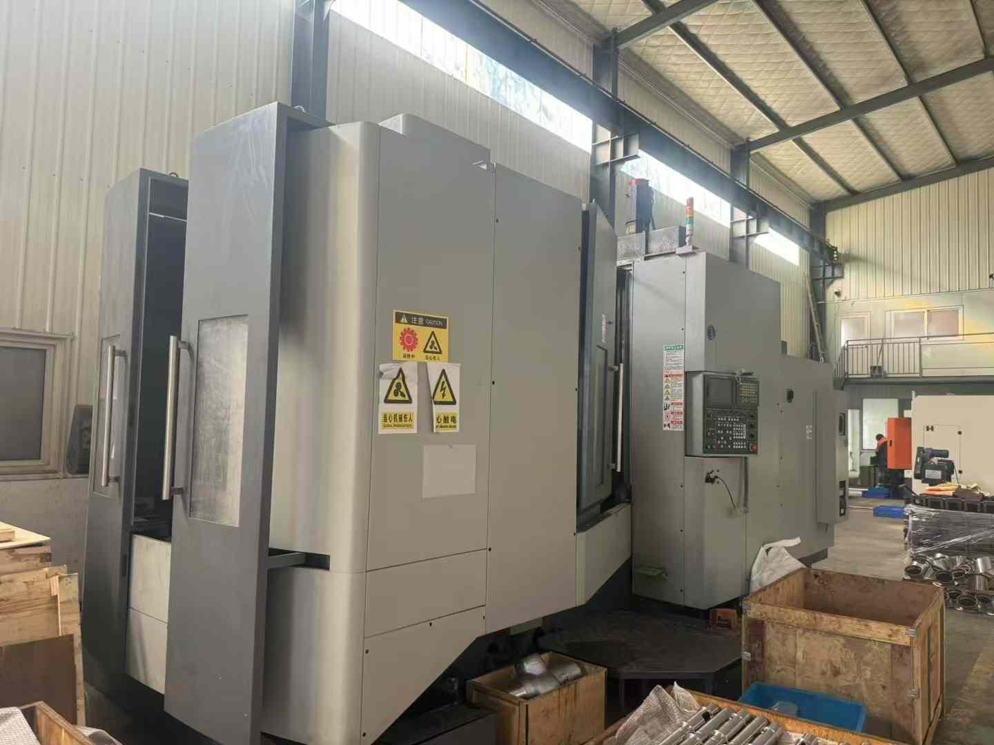 Horizontal machining center