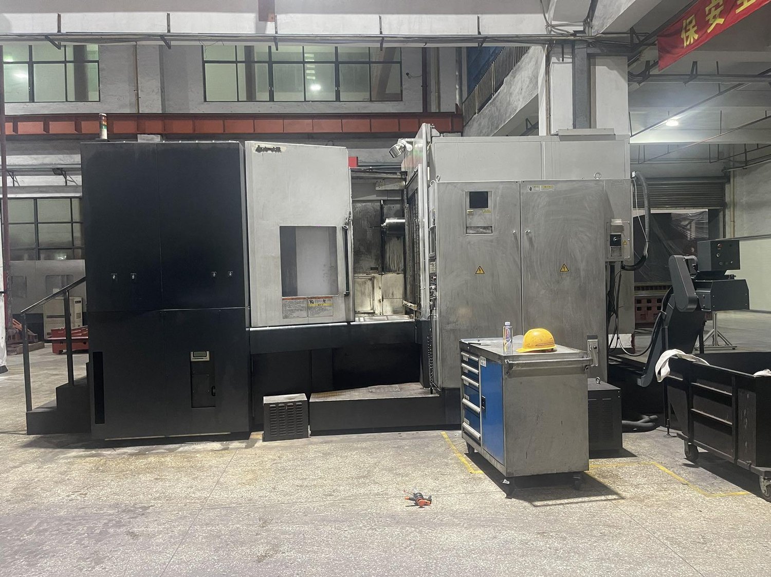 Horizontal machining center