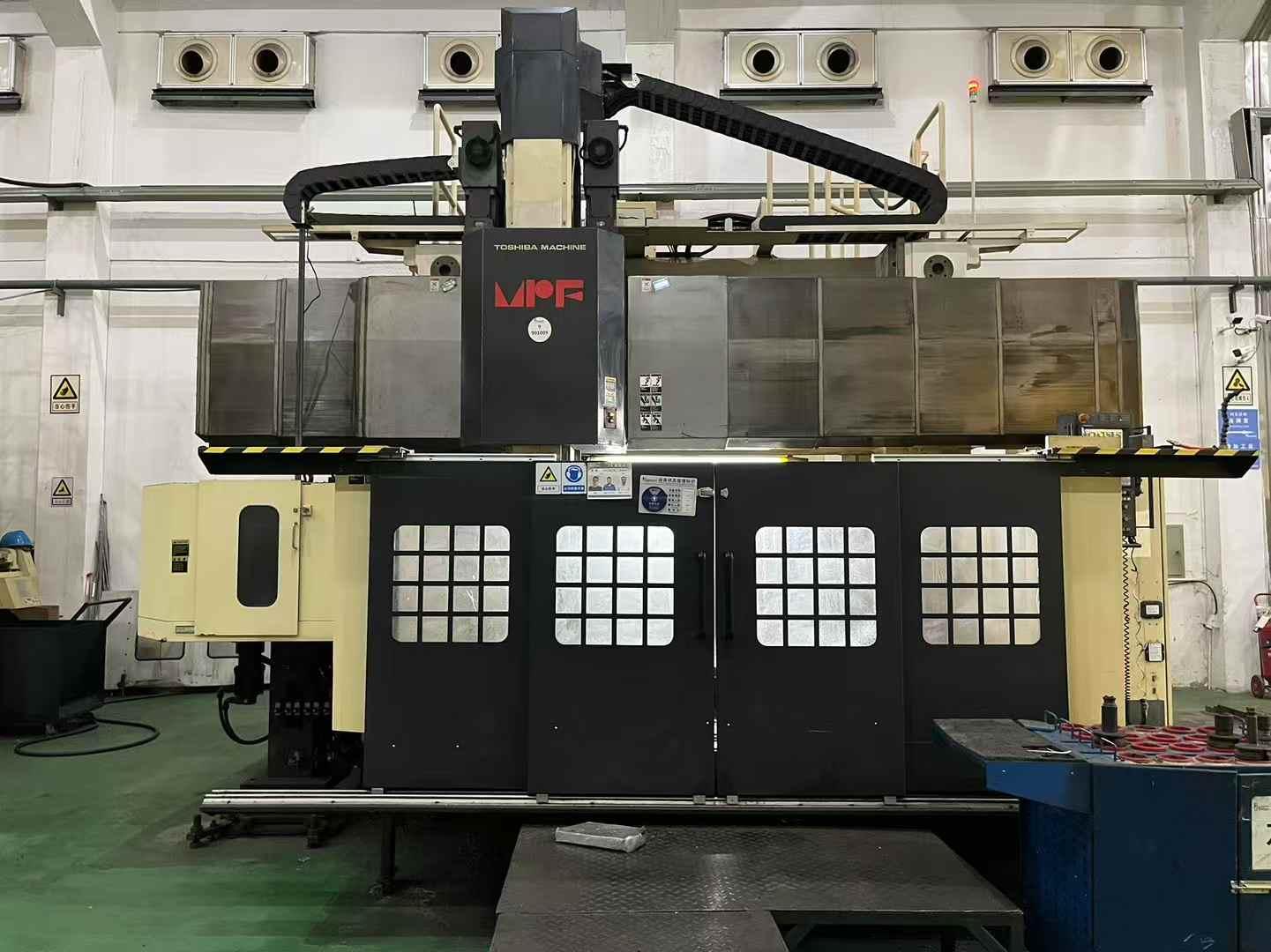 Gantry machining center
