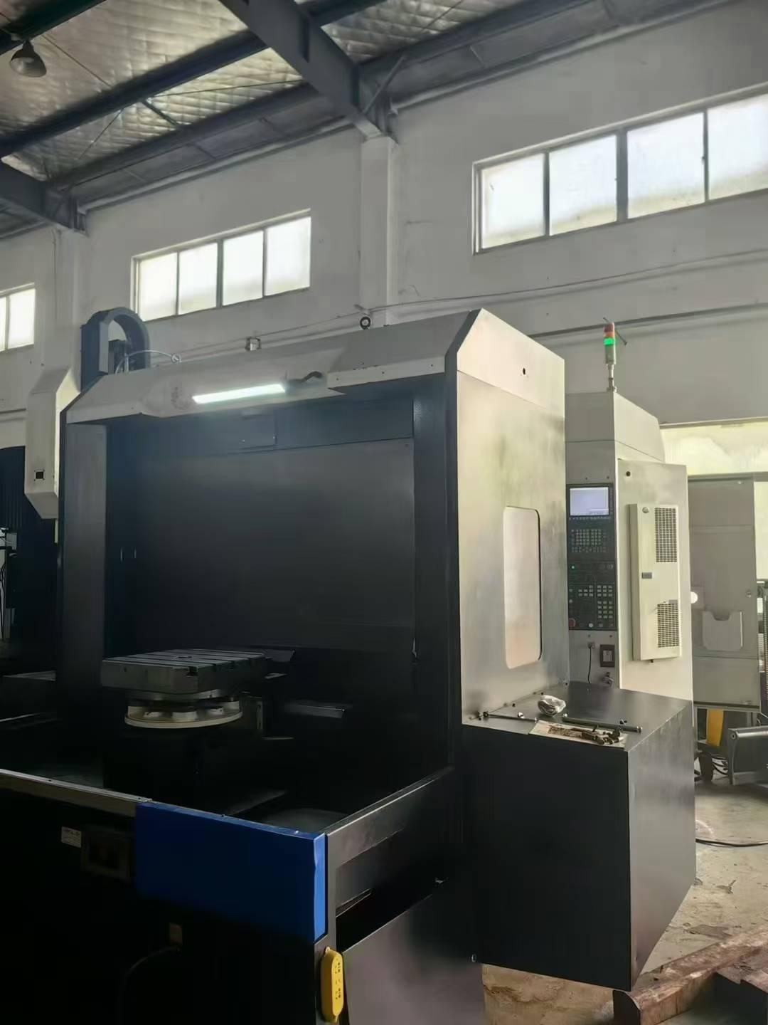 Horizontal machining center
