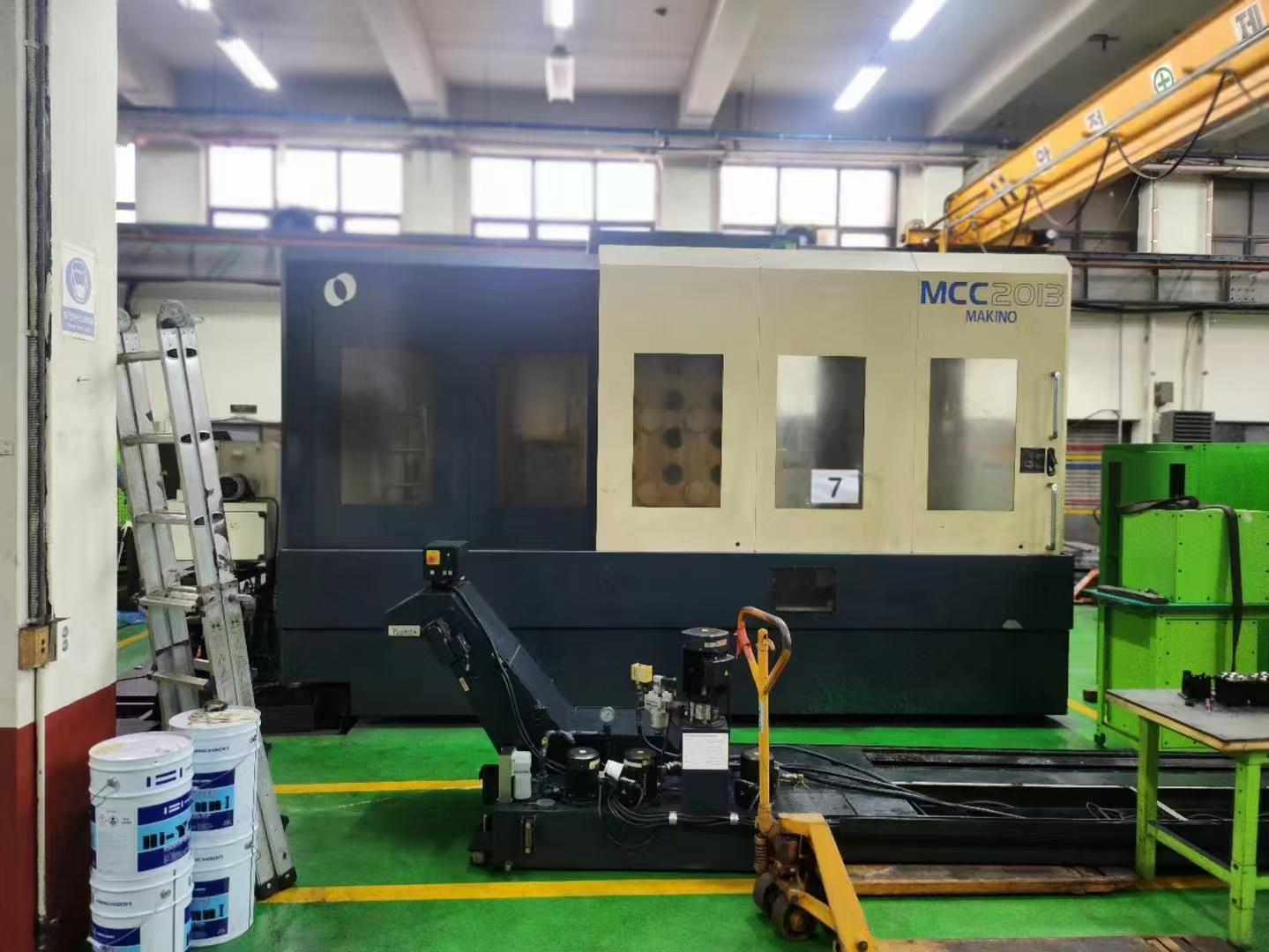 Horizontal machining center