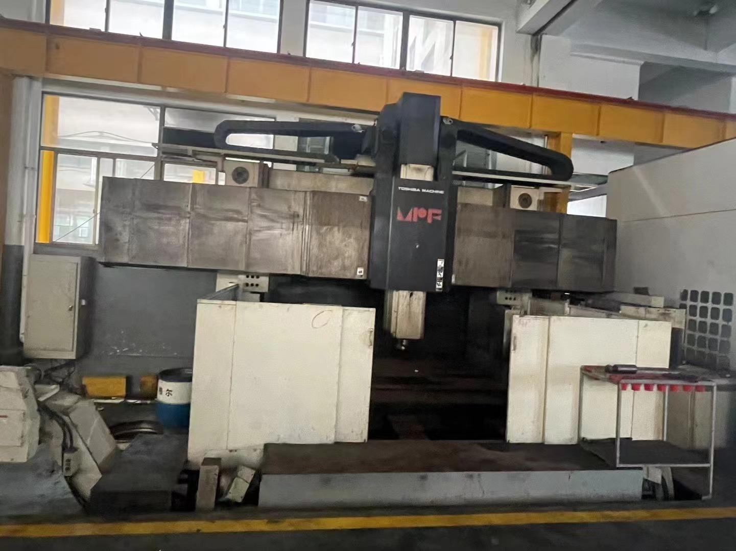 Gantry machining center