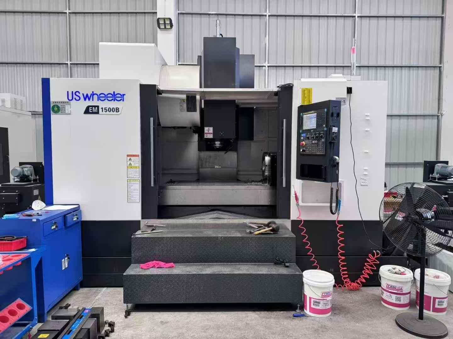 Heavy duty machining center