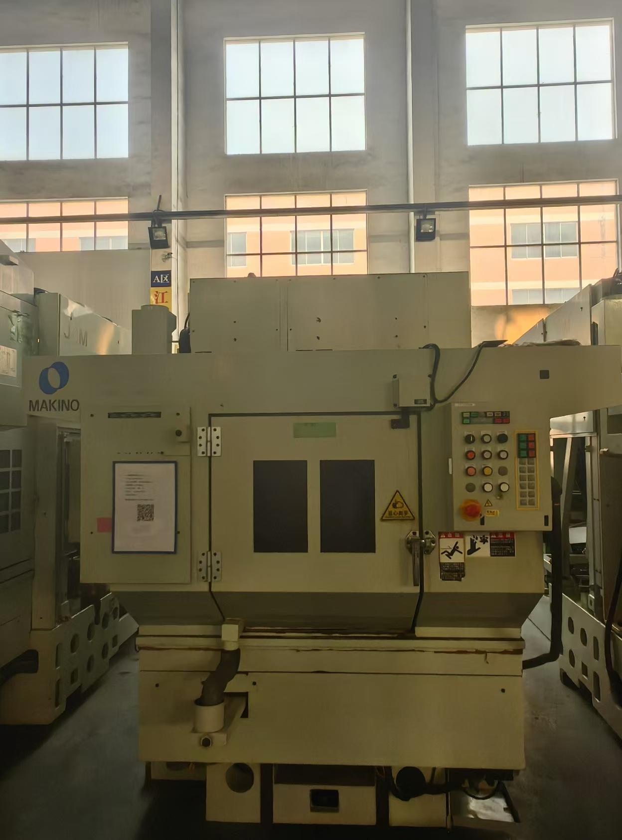 Horizontal machining center