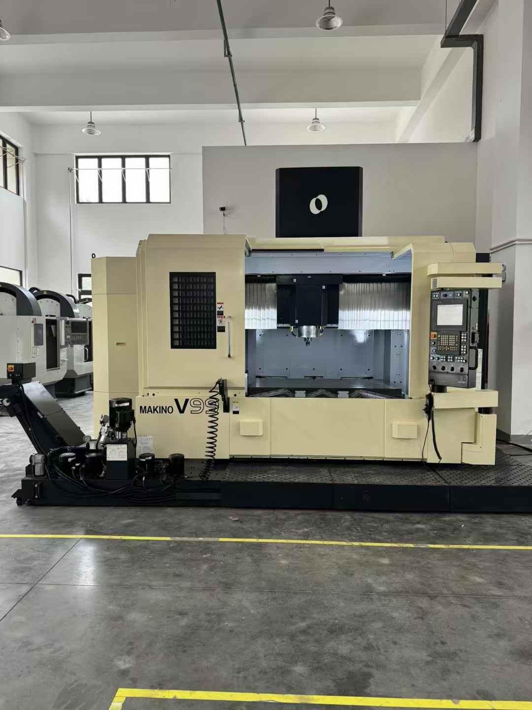 Vertical machining center