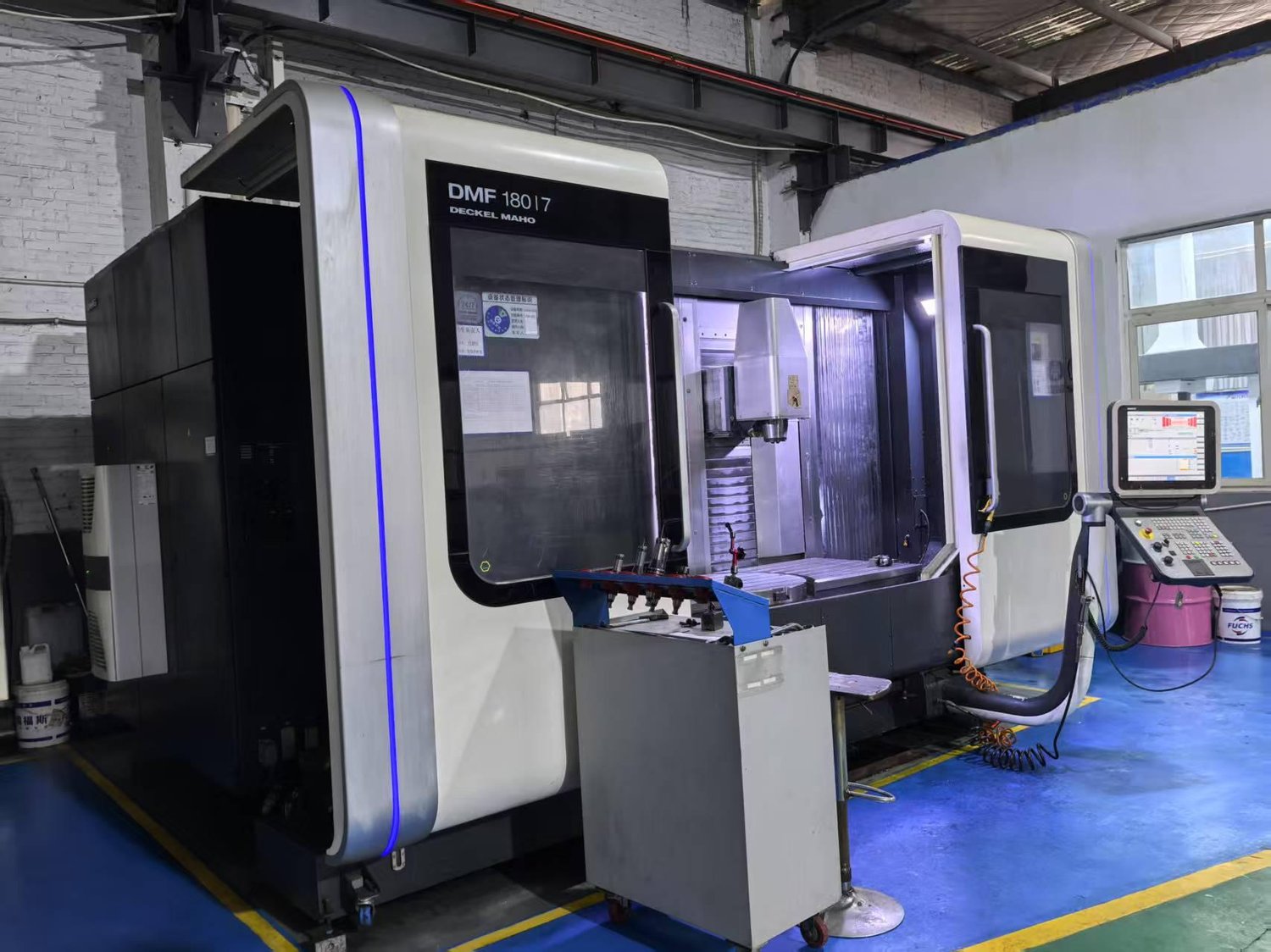 5 axes simultaneous control machining center