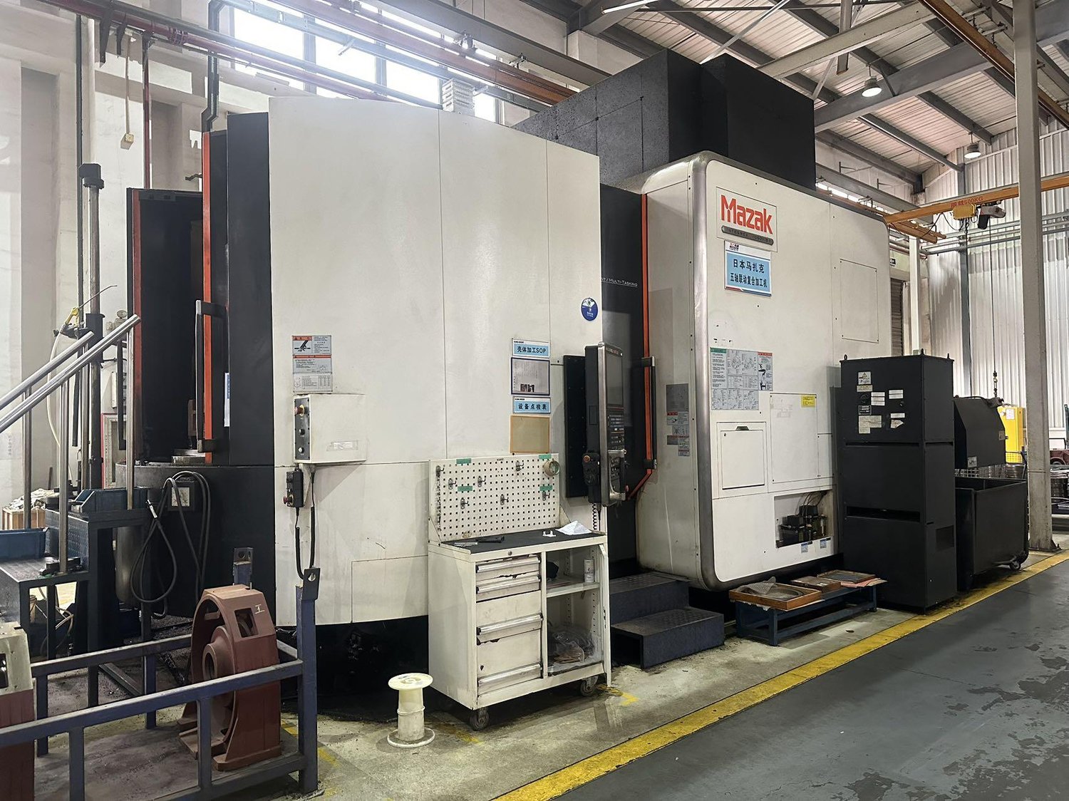 5 axes machining center