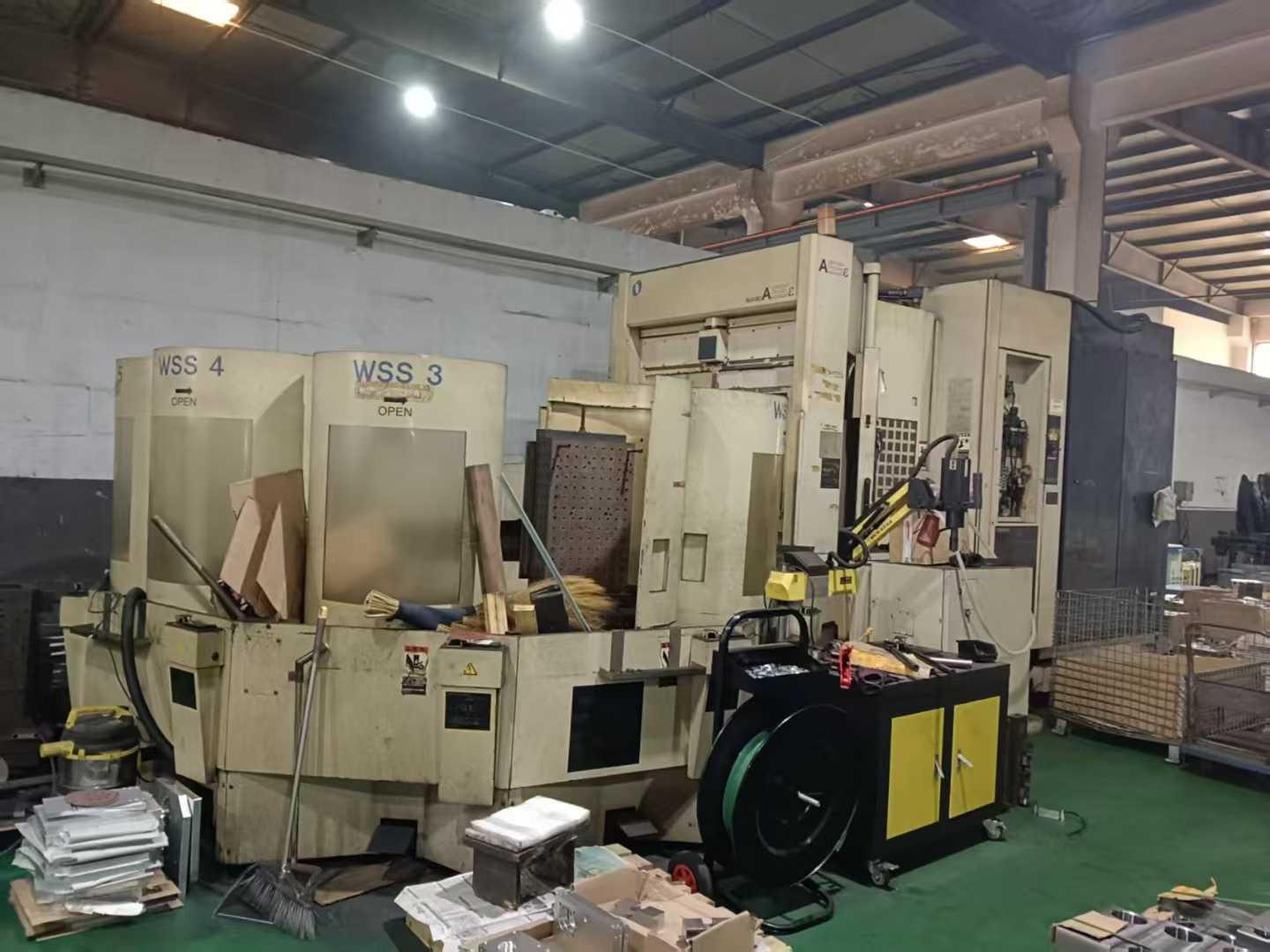 Horizontal machining center