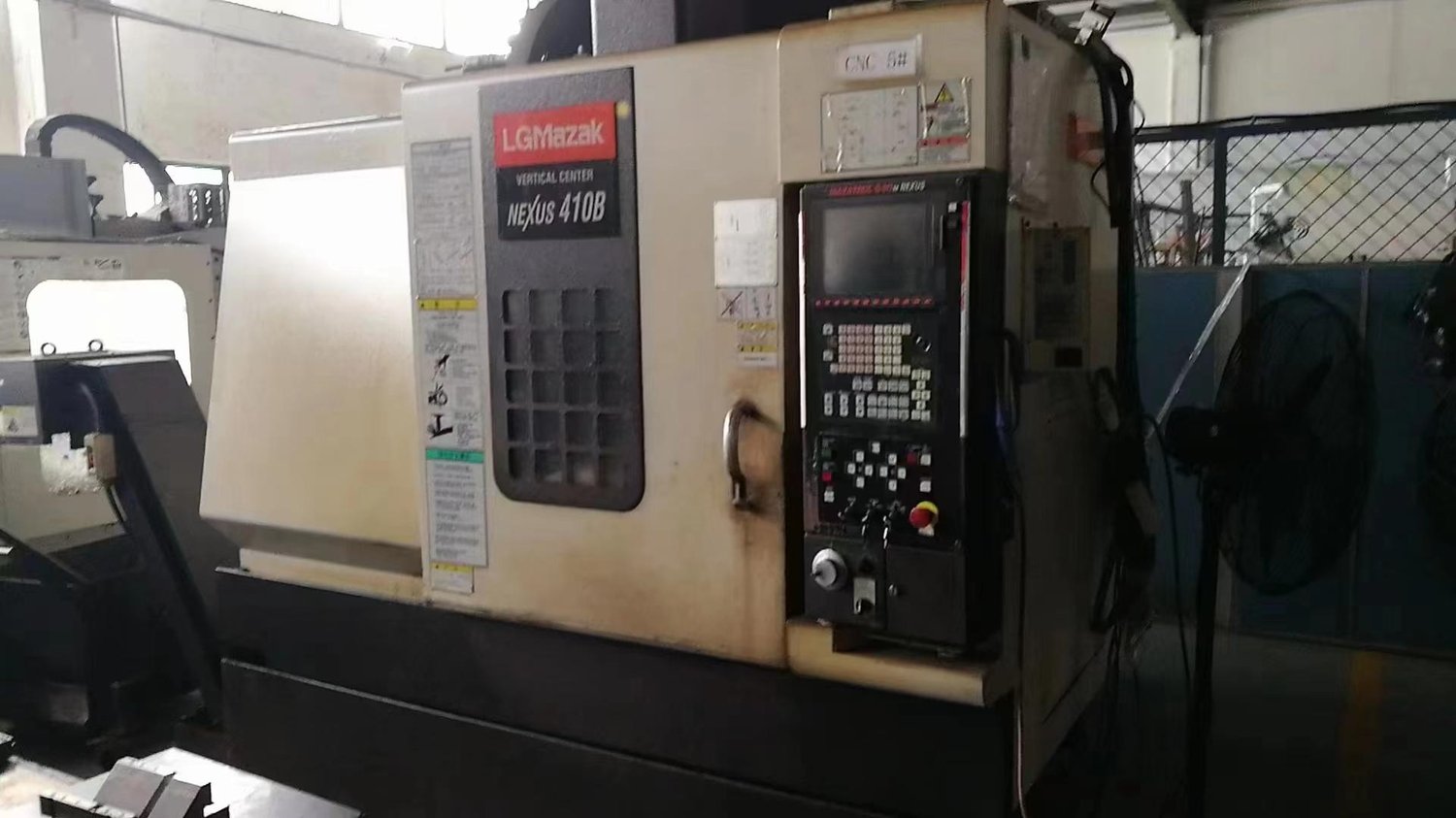 Vertical machining center