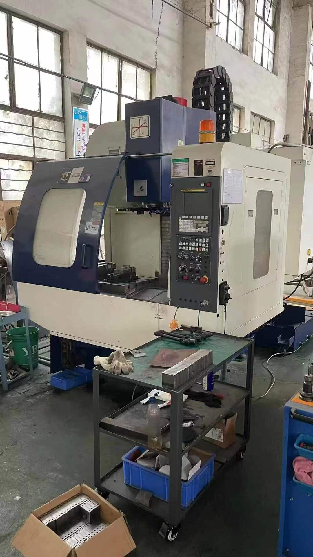 Vertical machining center