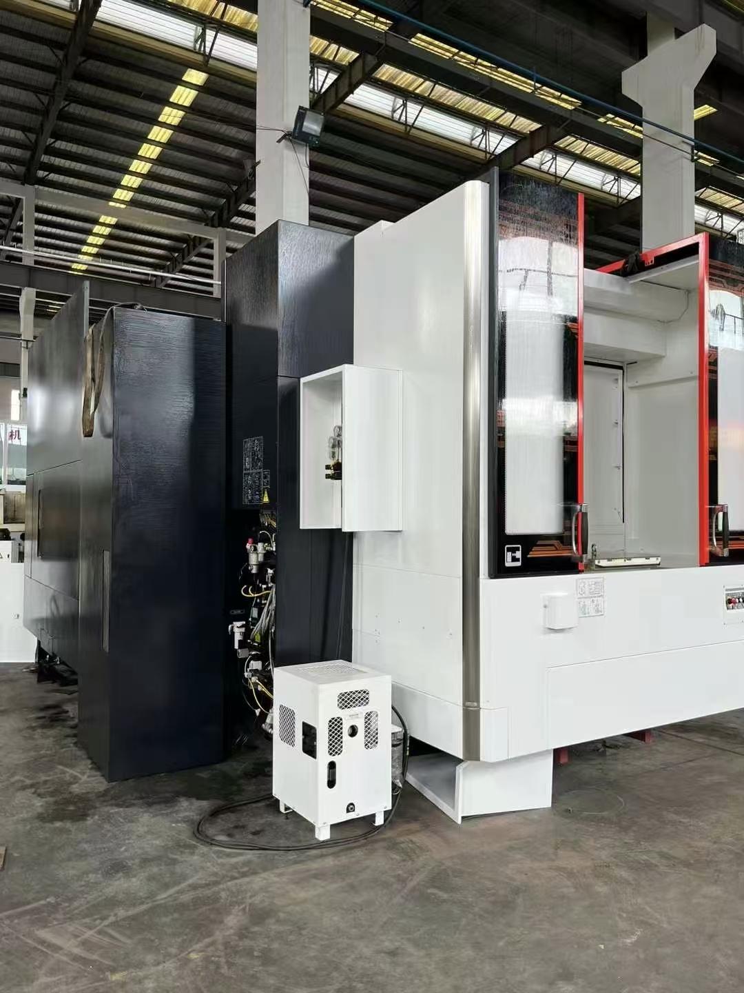 Horizontal machining center