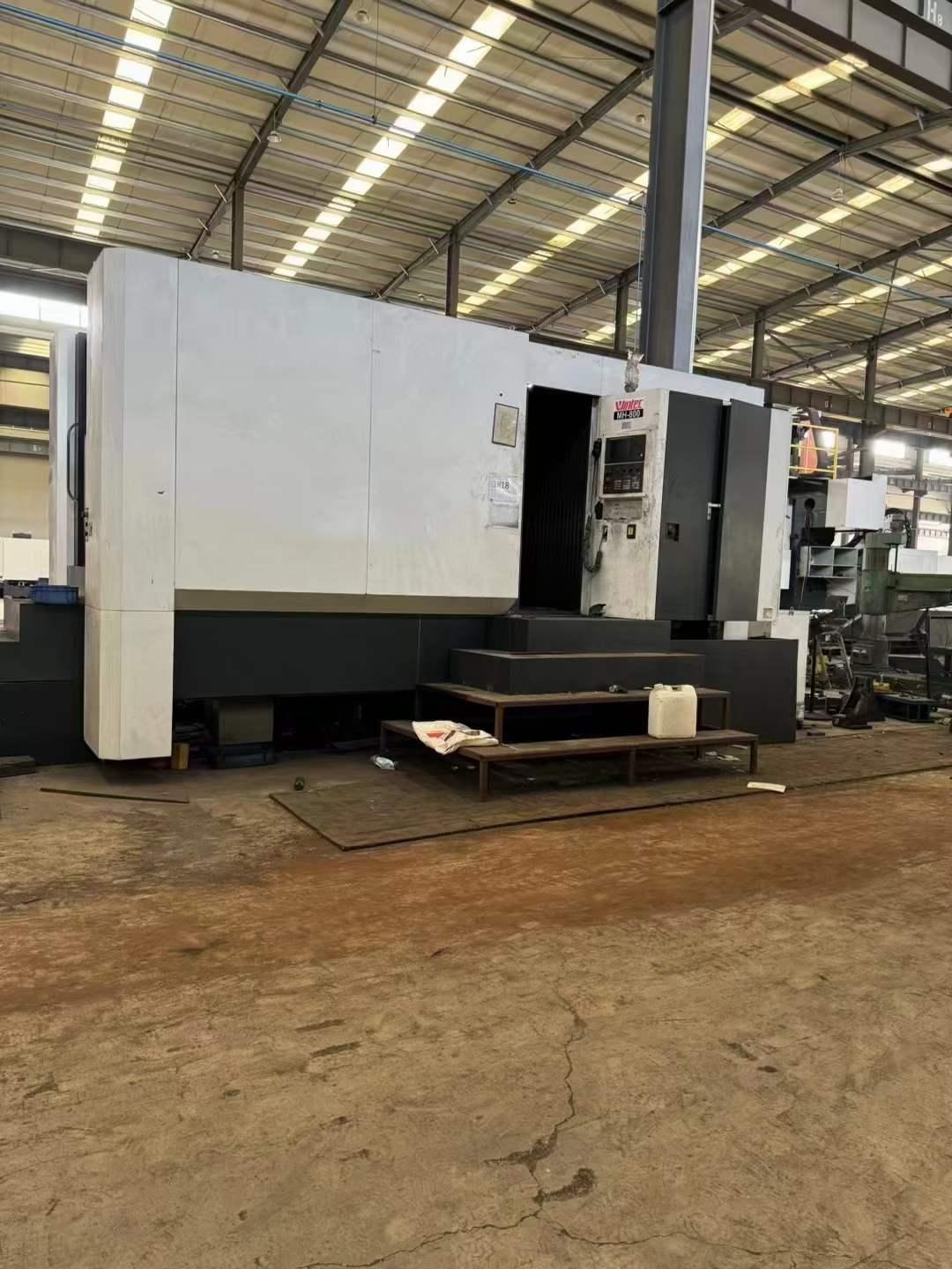 Horizontal machining center