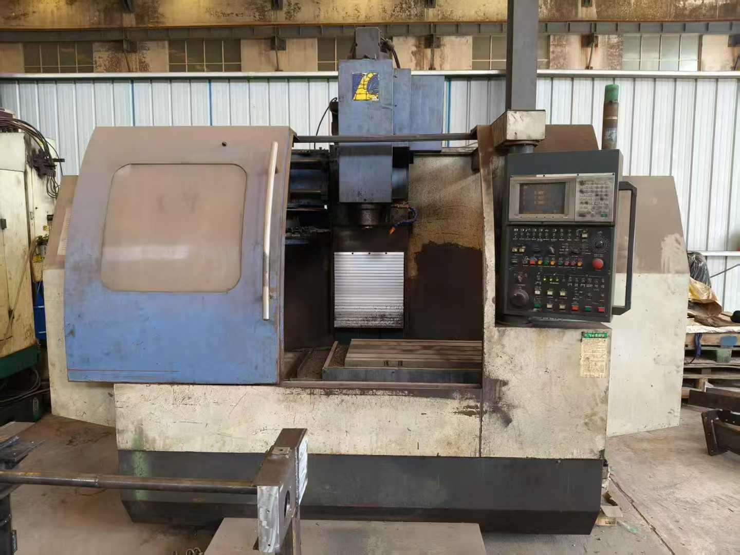 Vertical machining center