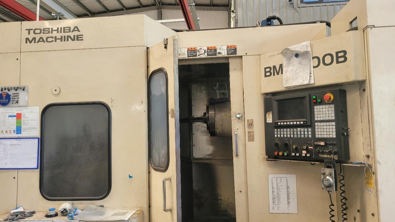 Horizontal machining center