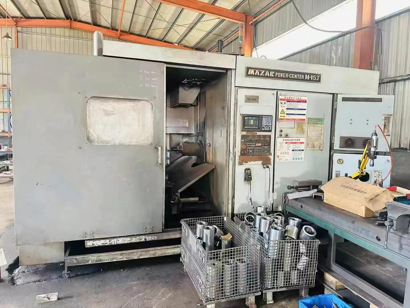 Horizontal machining center