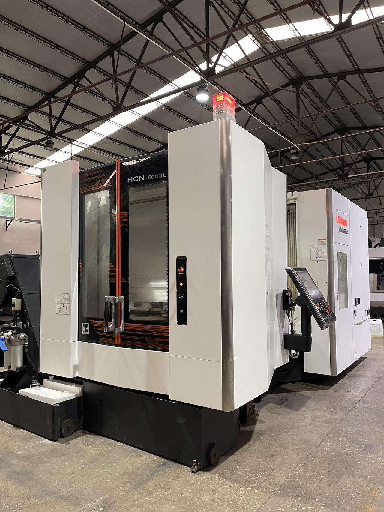 Horizontal machining center