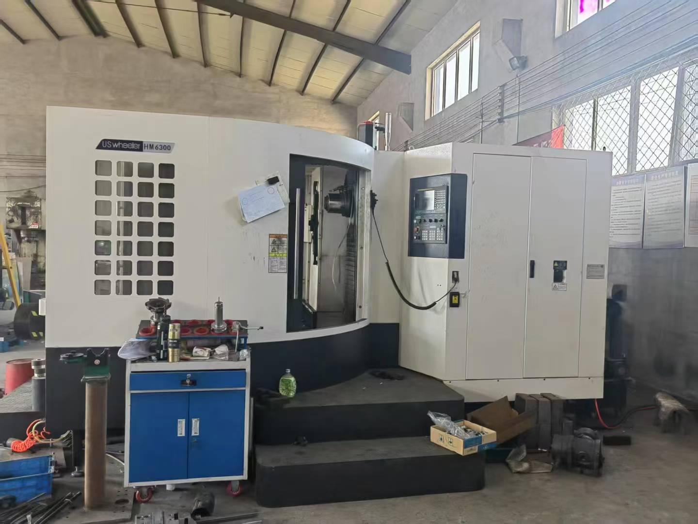 Horizontal machining center
