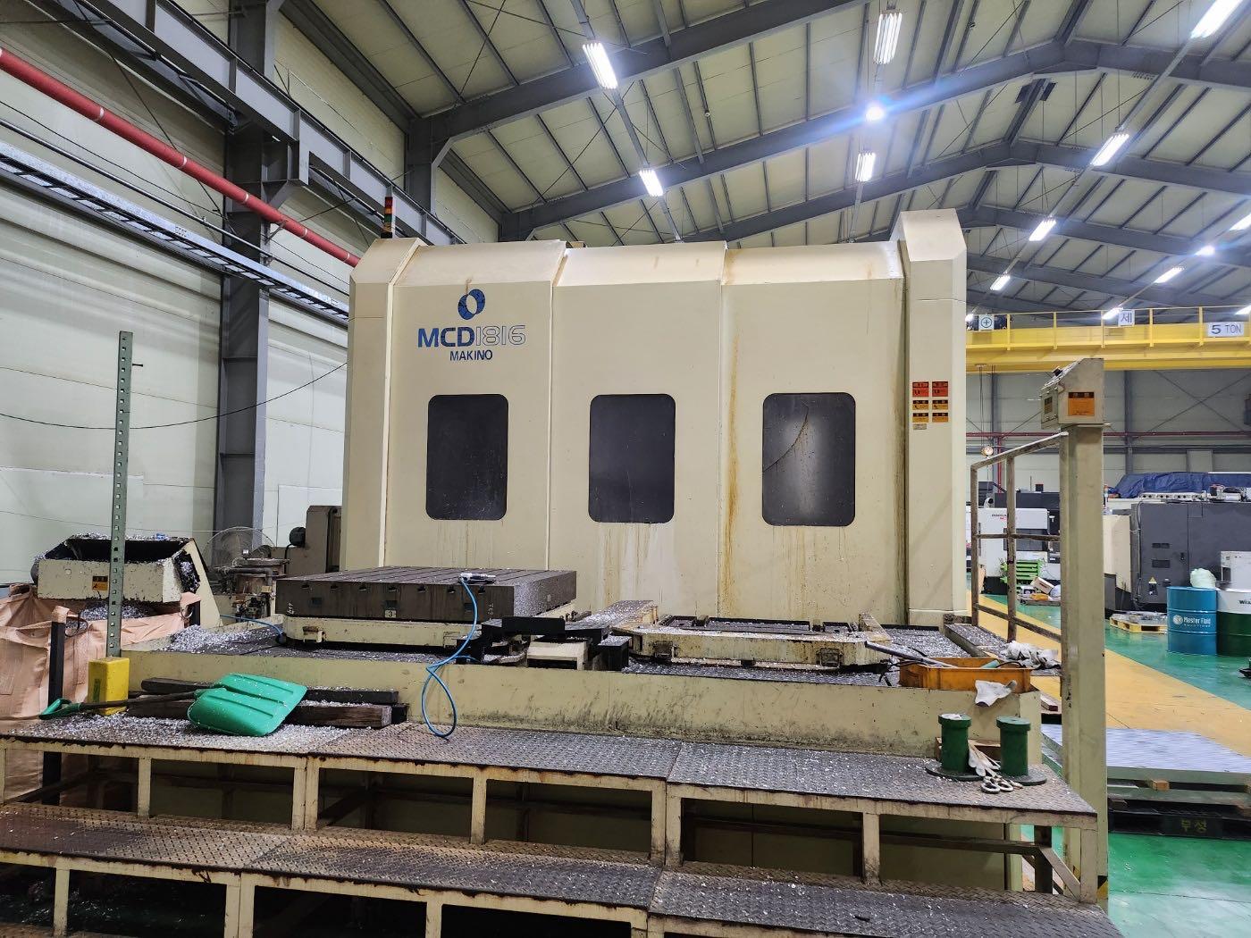Horizontal machining center