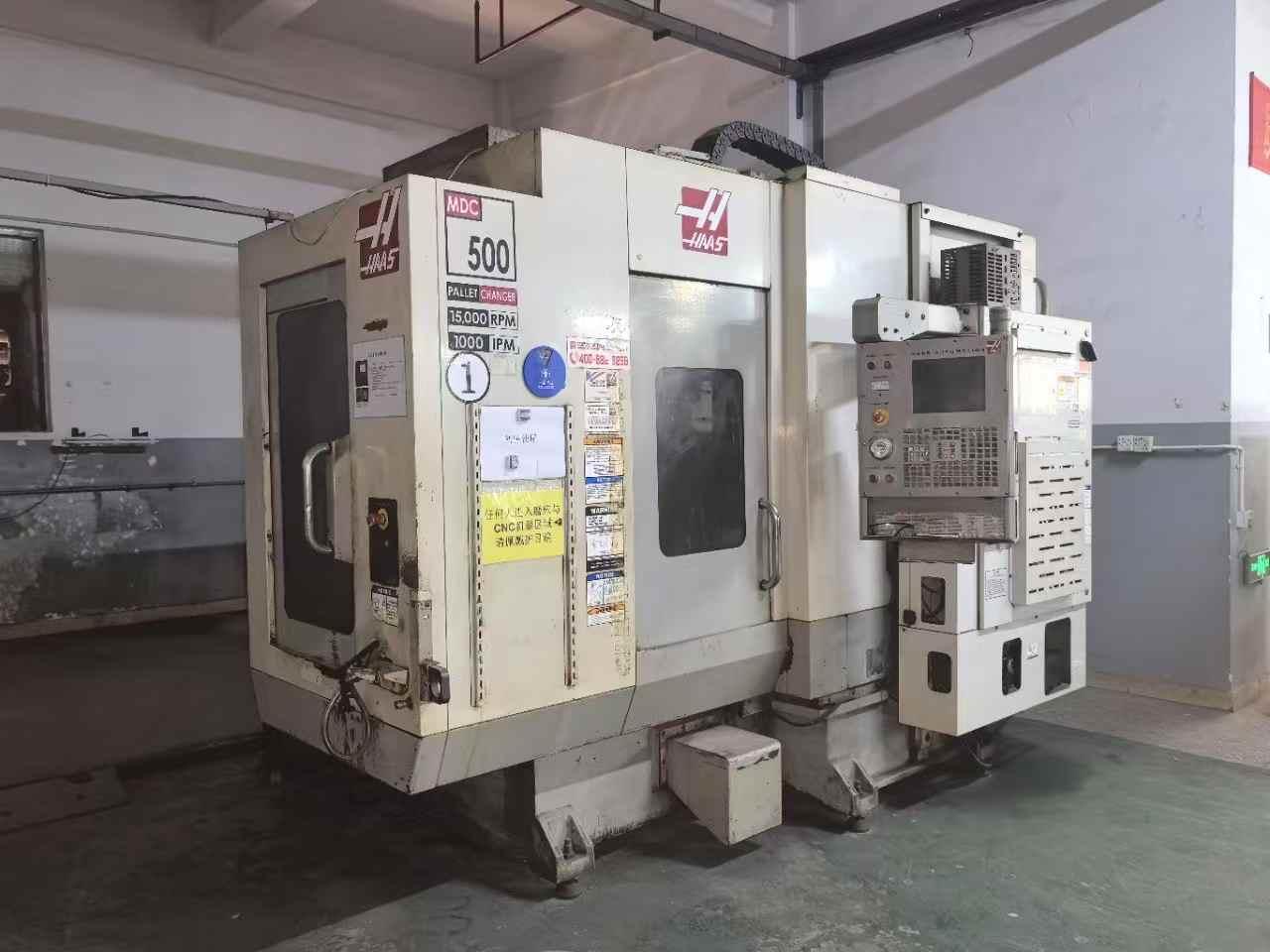 Milling and drilling machining center