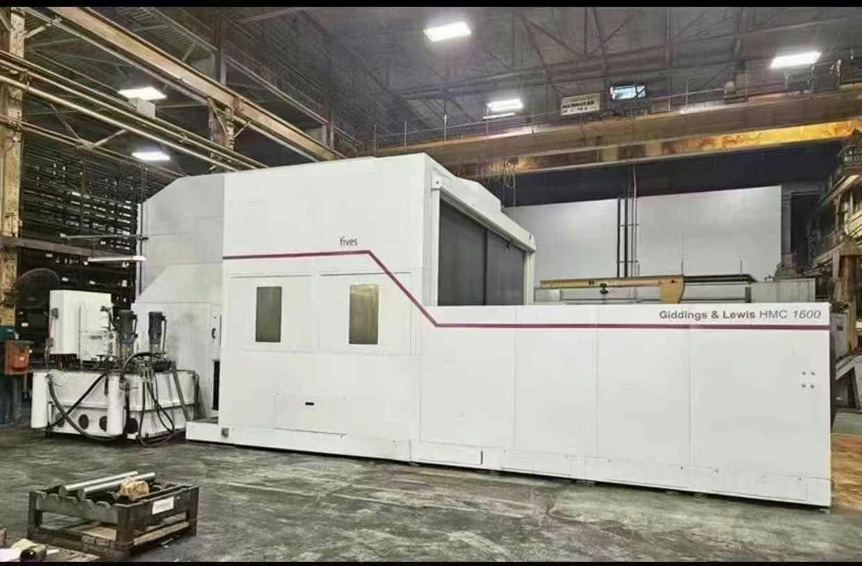 Horizontal machining center