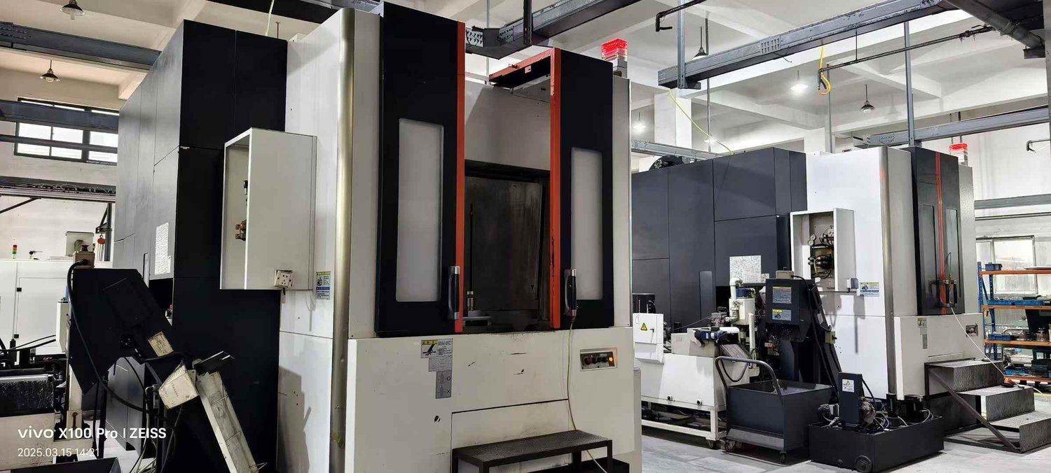Double-station horizontal machining center