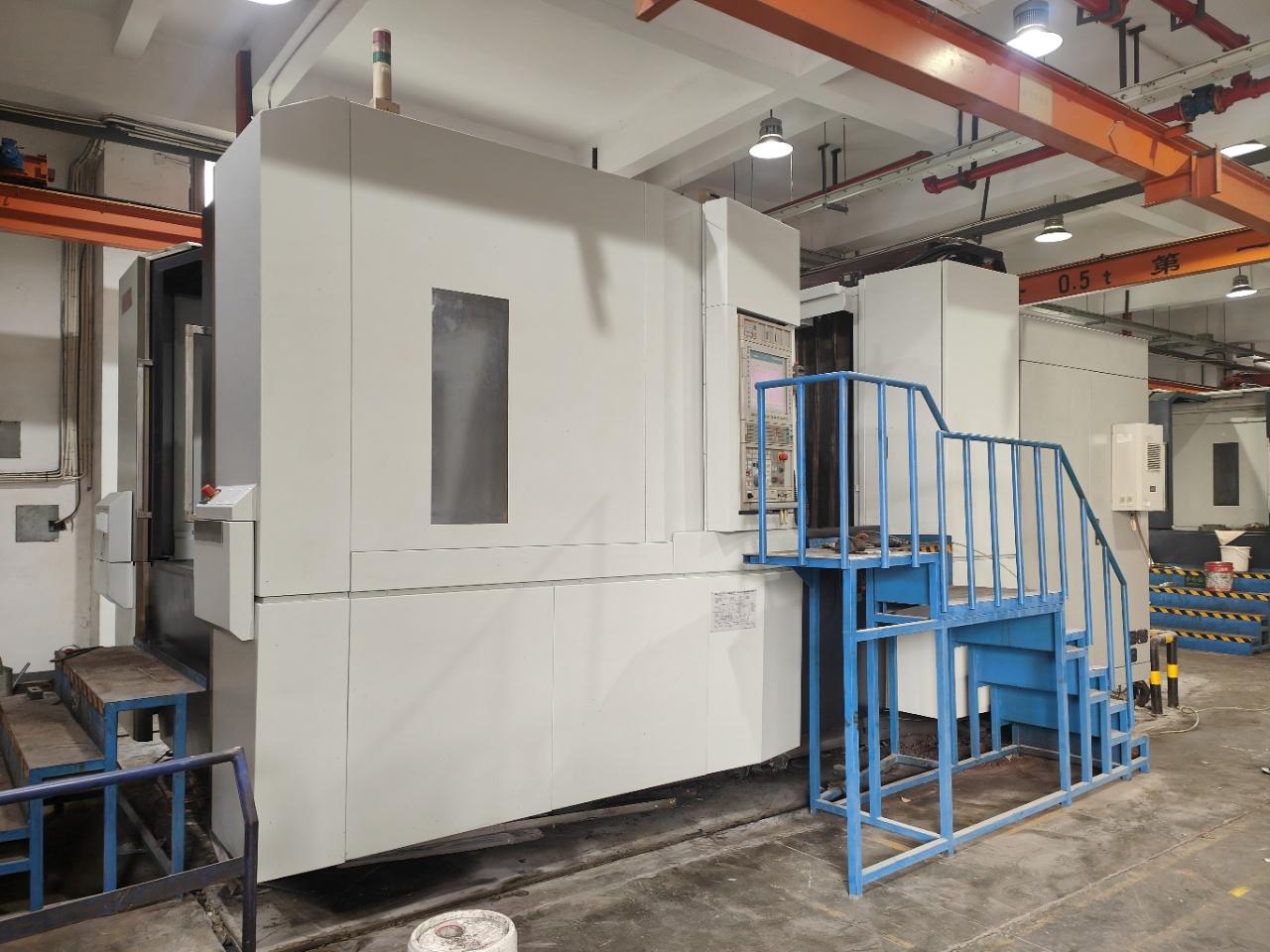Horizontal machining center