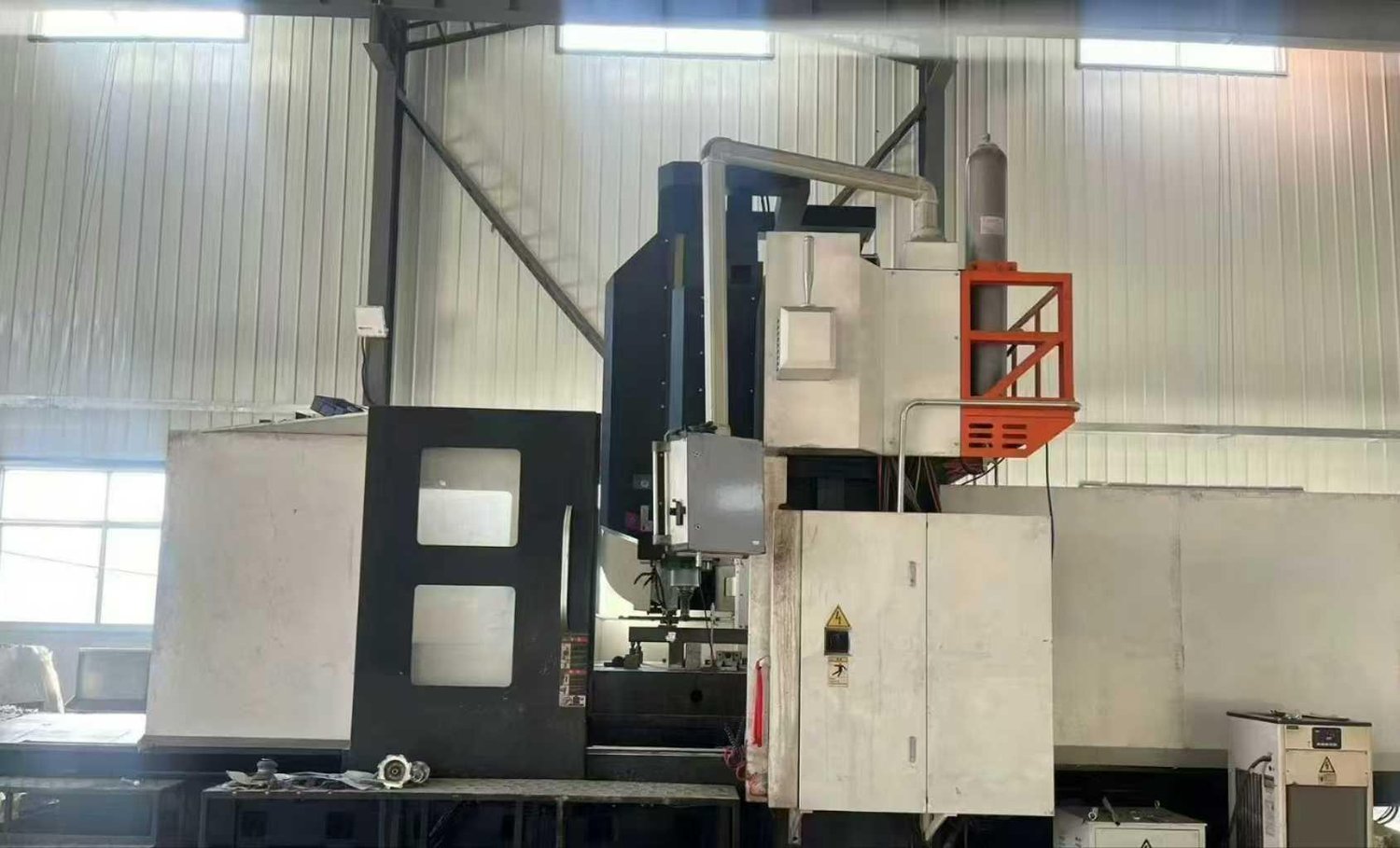 Gantry machining center