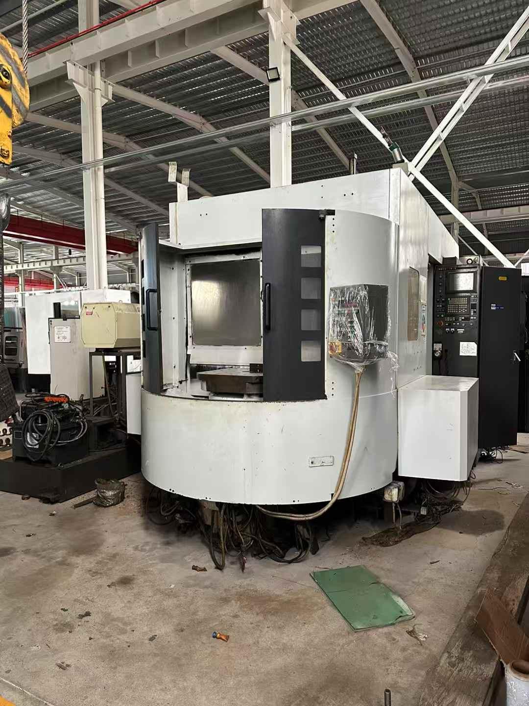 Horizontal machining center