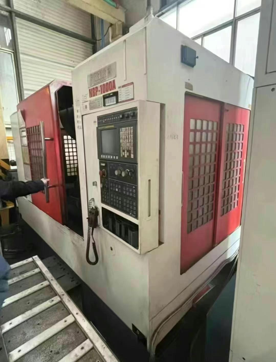 Vertical machining center