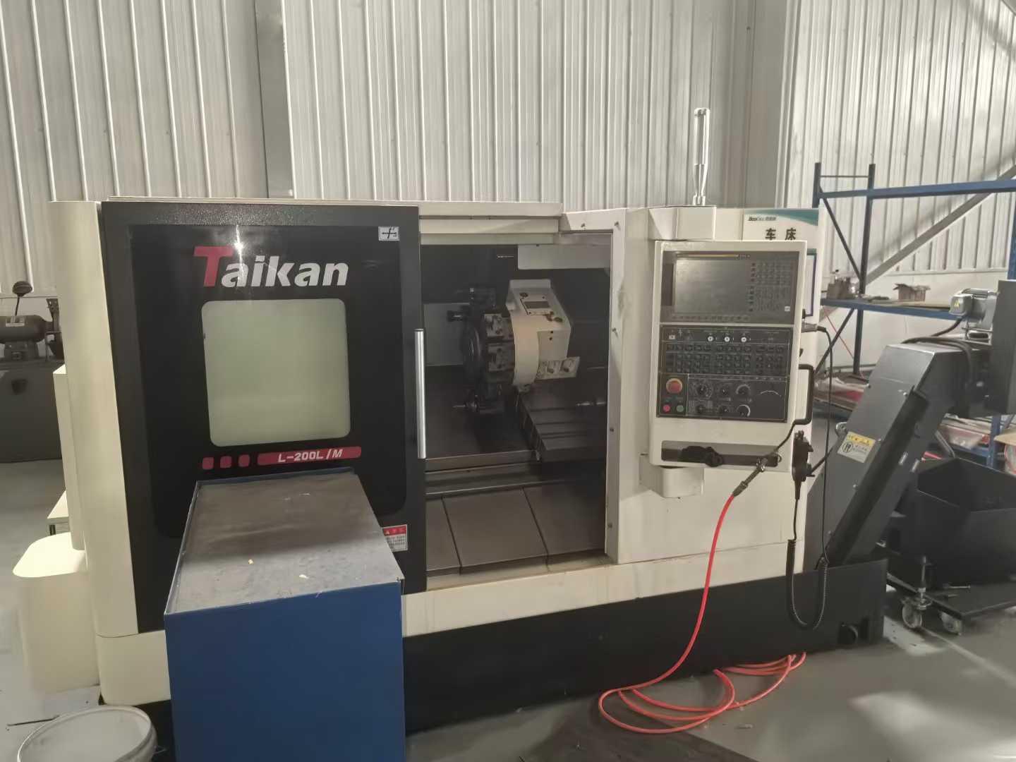CNC turning and milling center