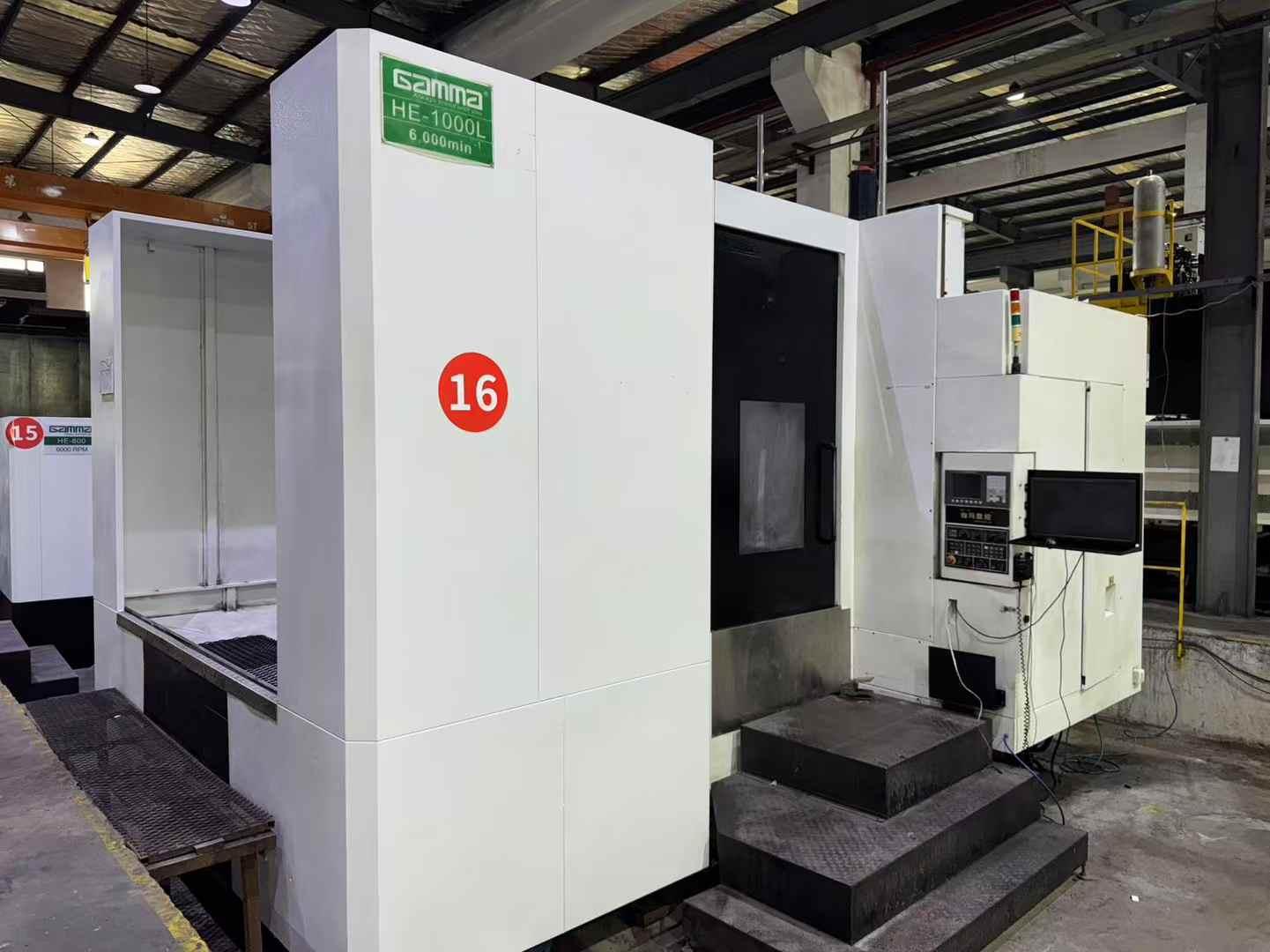 Horizontal machining center