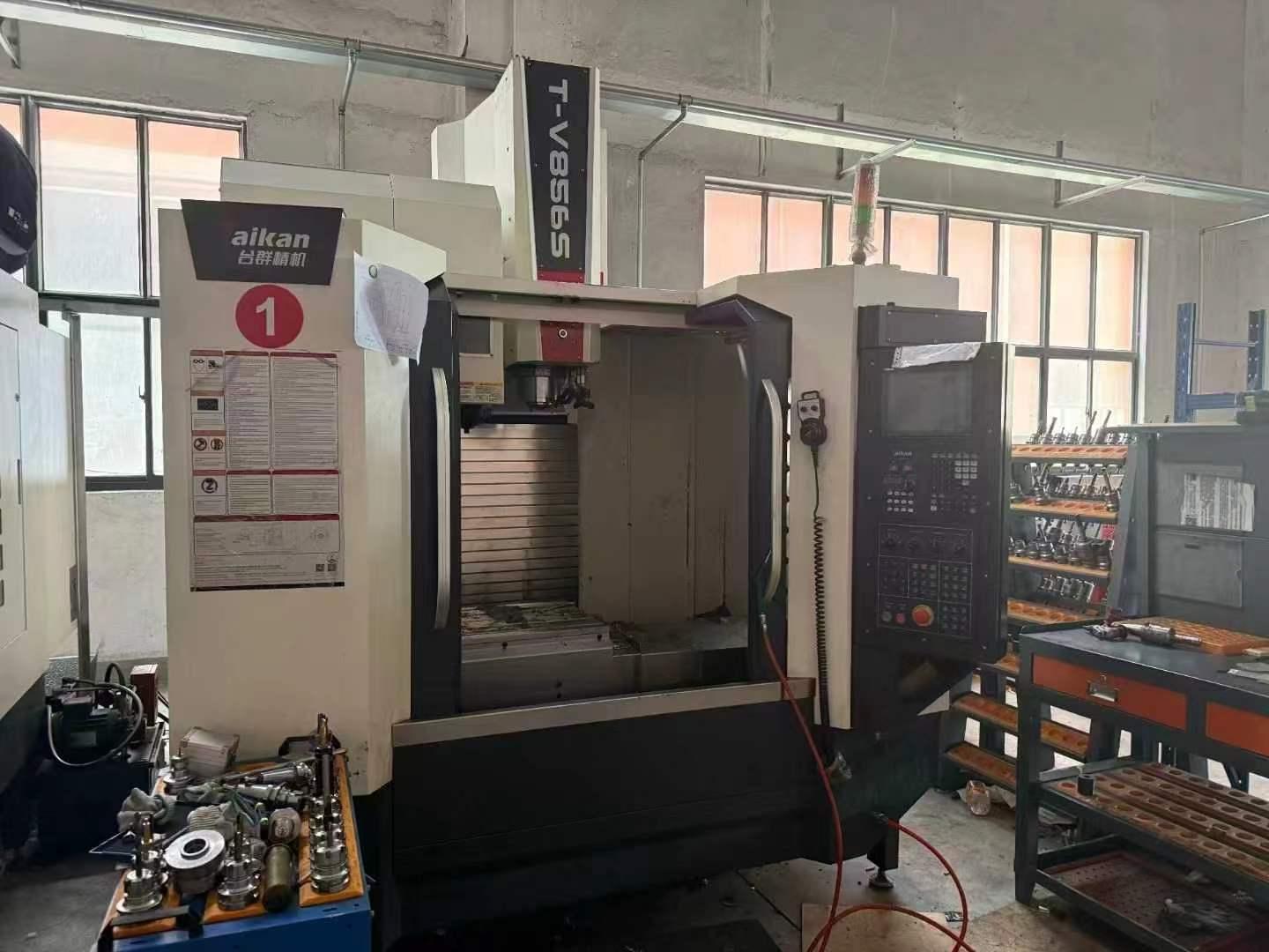 Vertical machining center