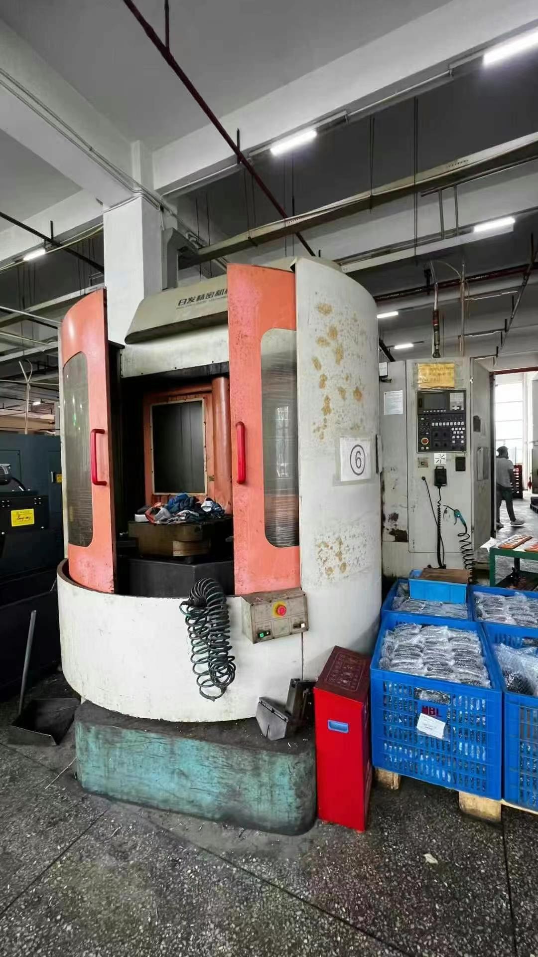 Horizontal machining center