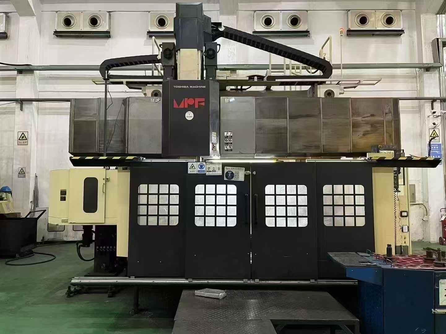 Gantry machining center