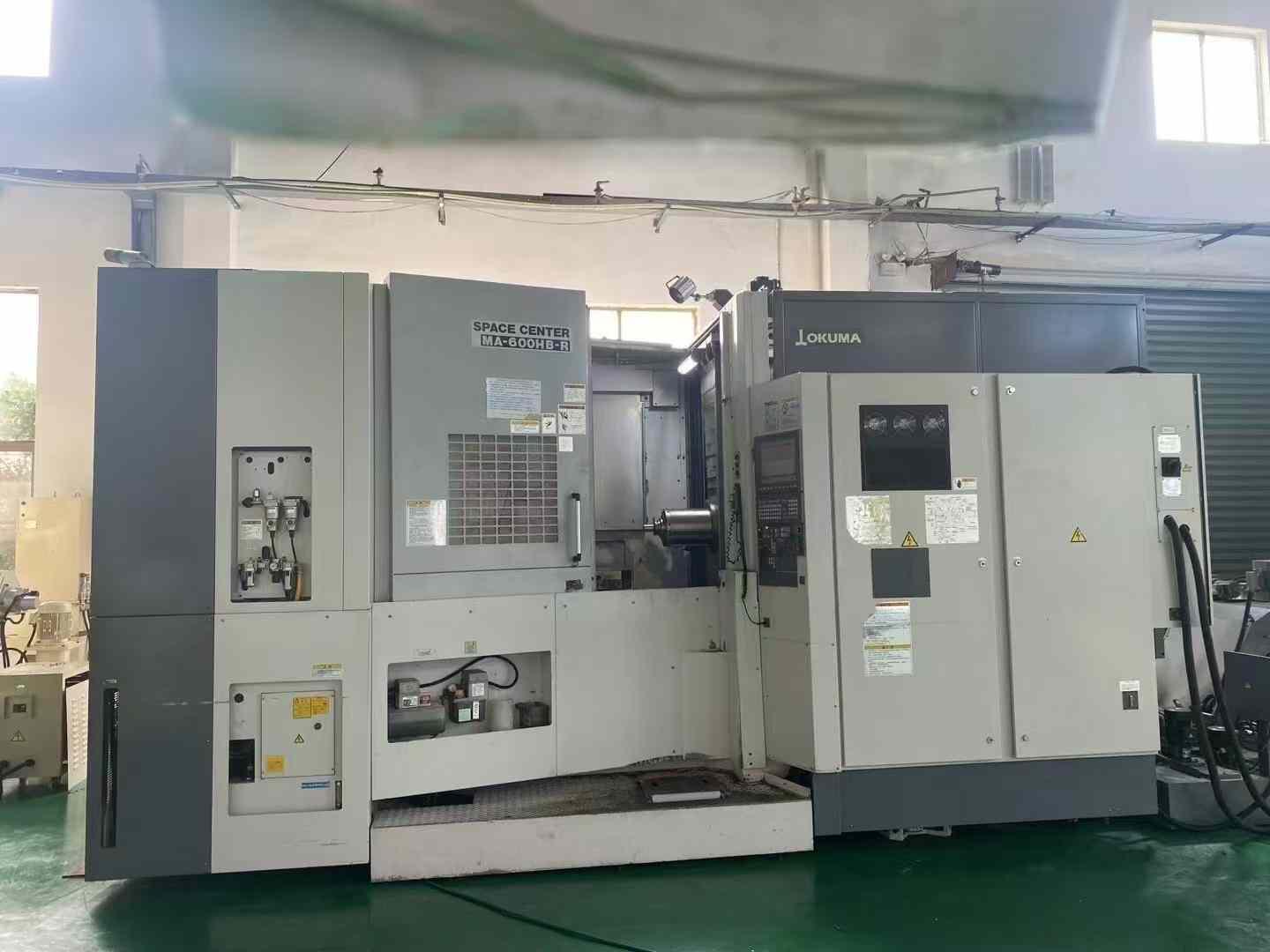 Horizontal machining center