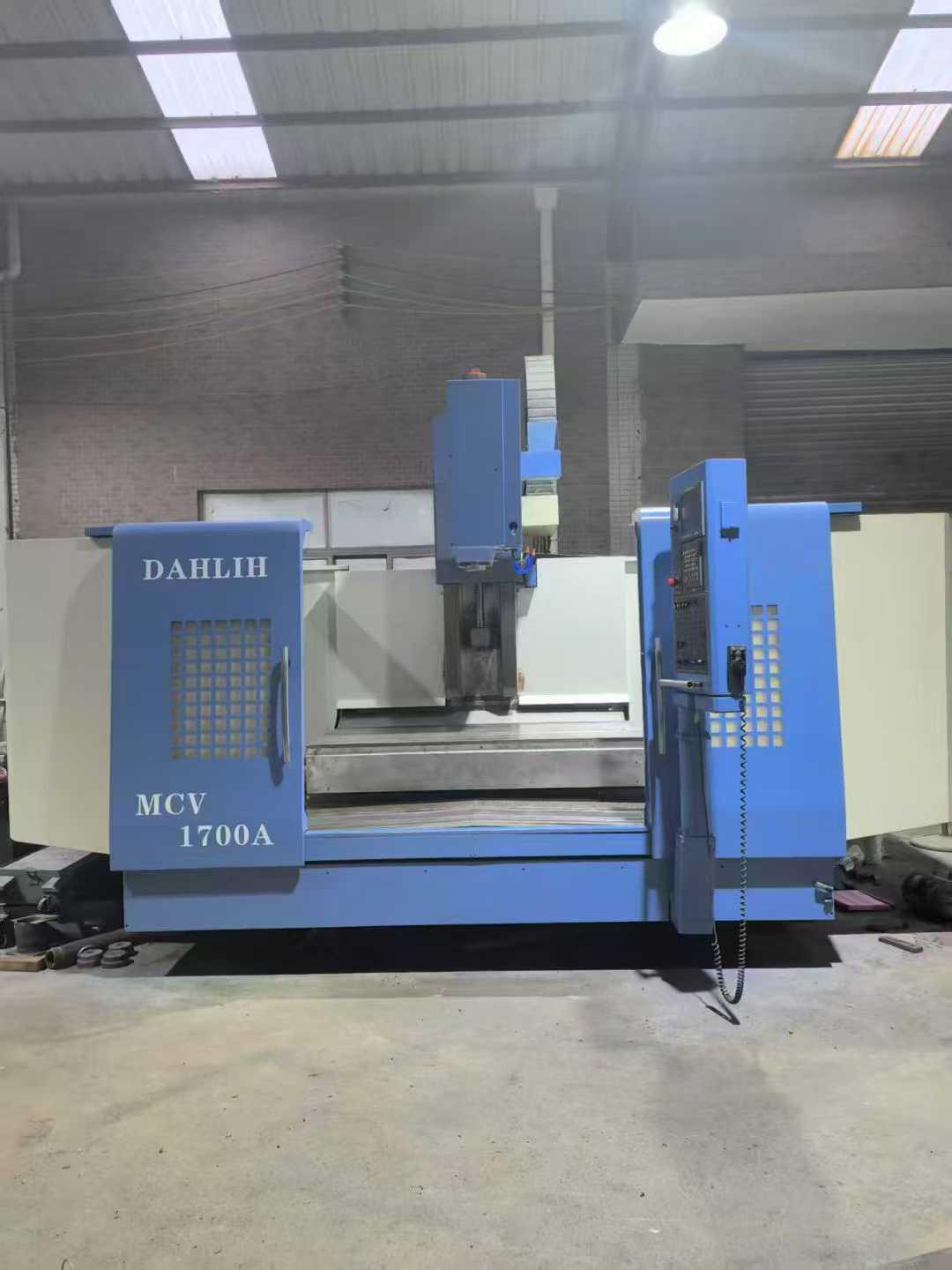 Vertical machining center