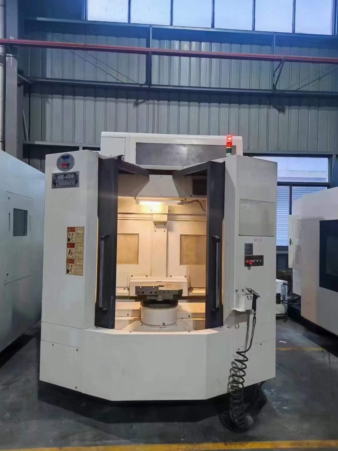 Horizontal machining center