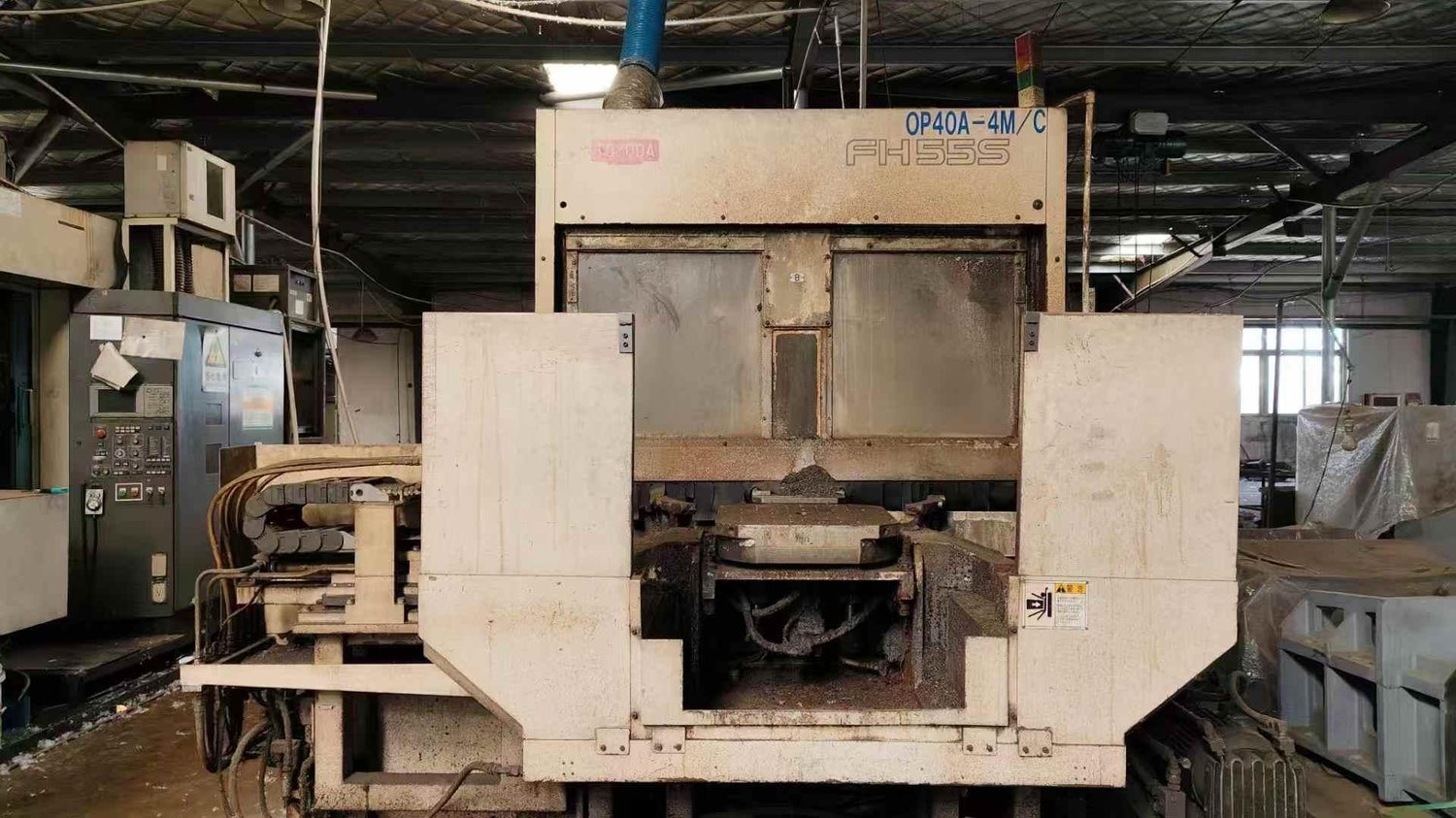 Horizontal machining center