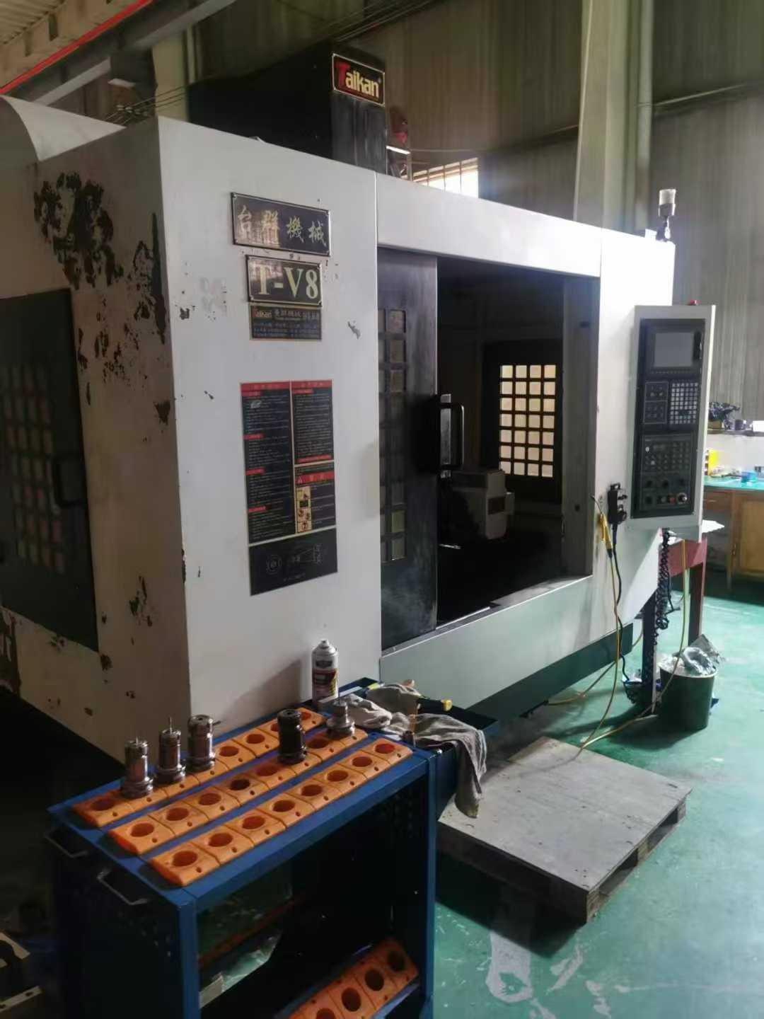 Vertical machining center