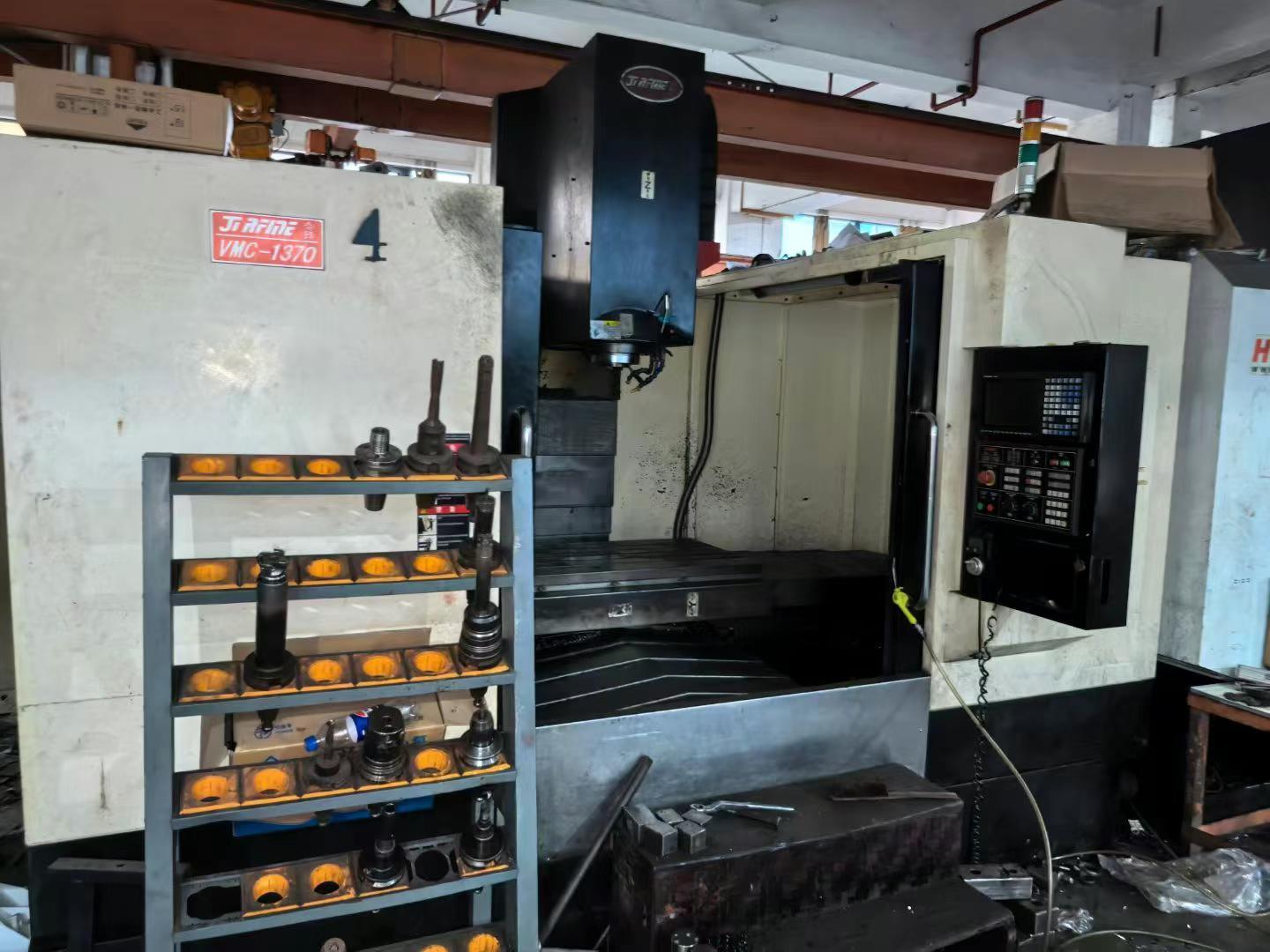 Vertical machining center