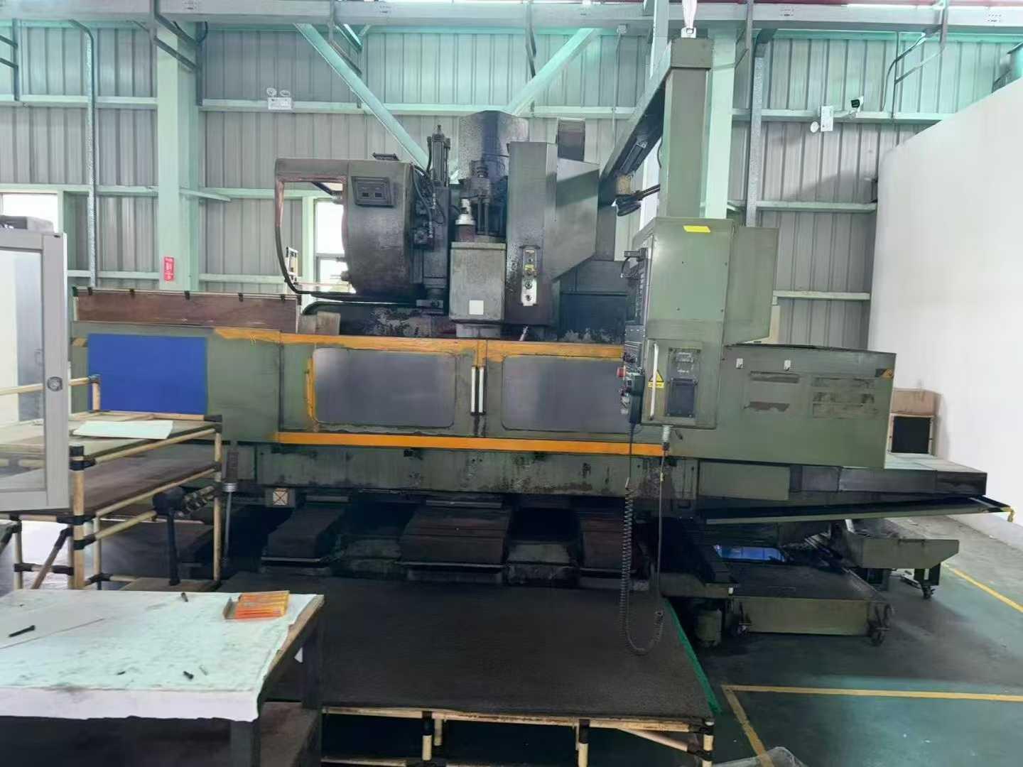 Gantry machining center