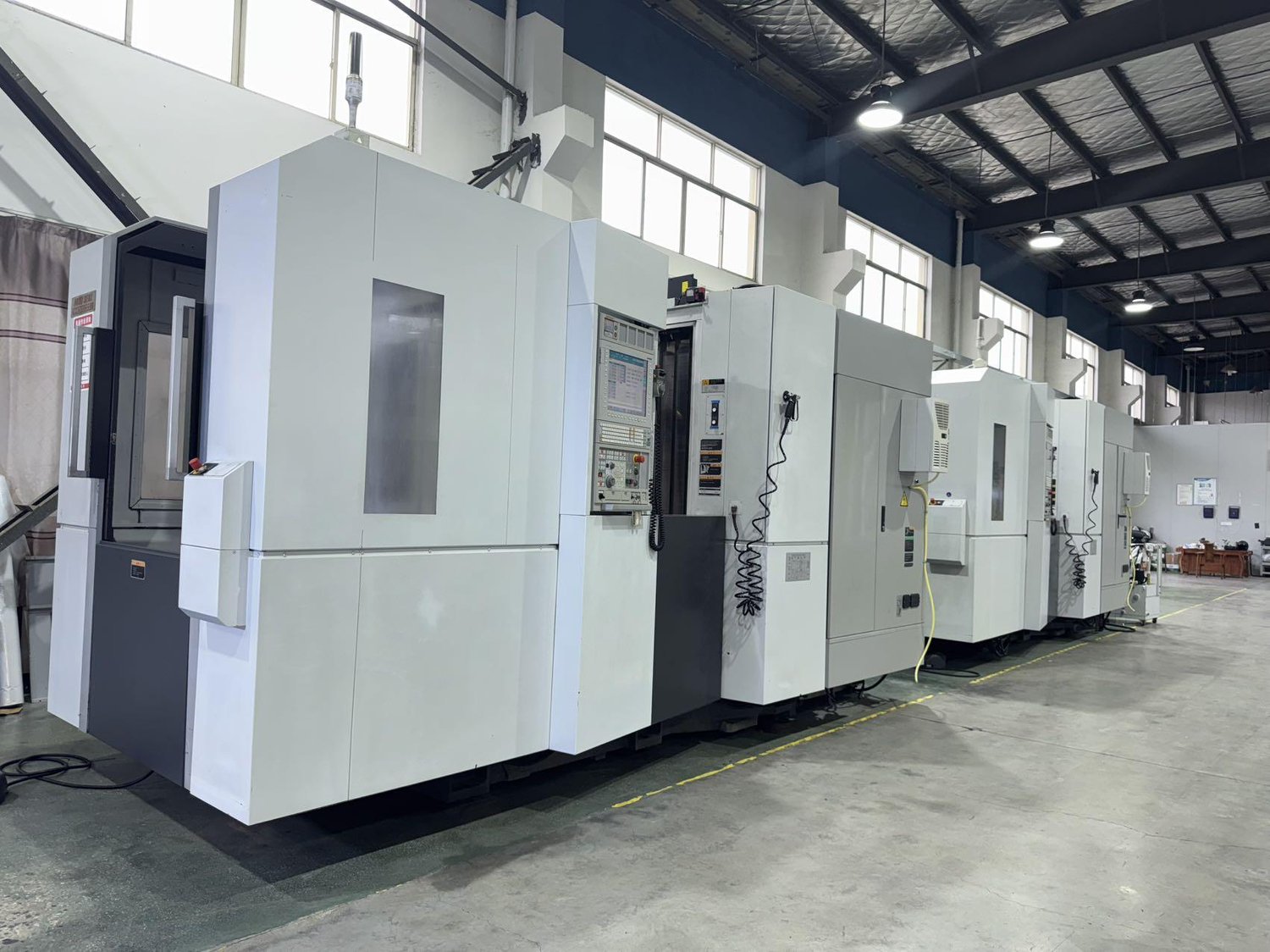 Horizontal machining center