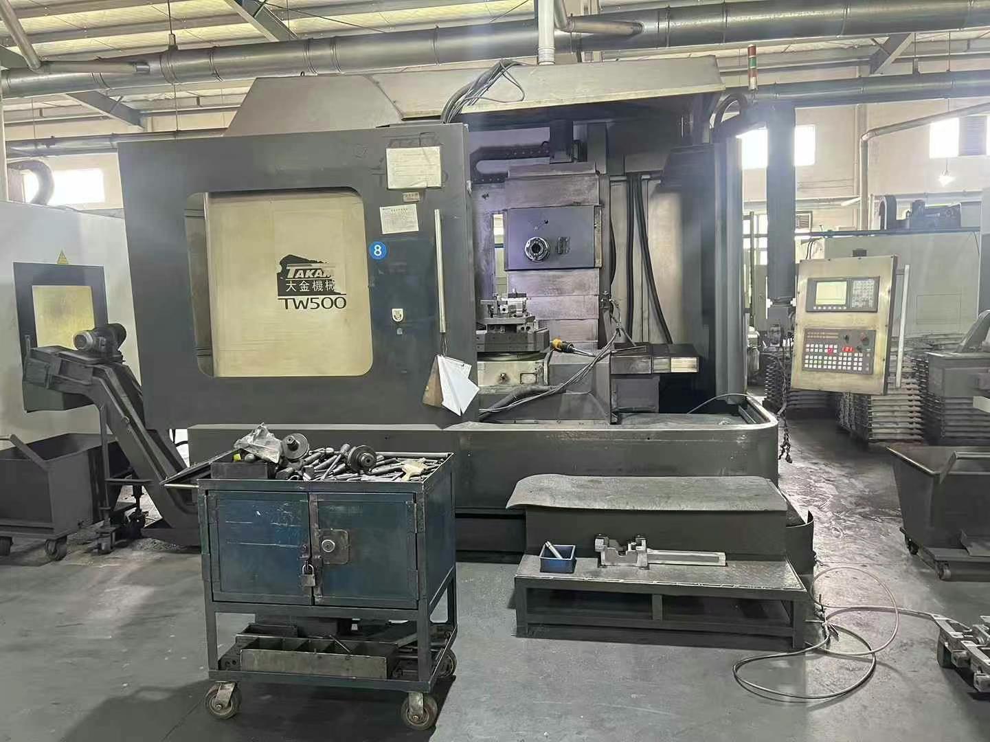 Horizontal machining center