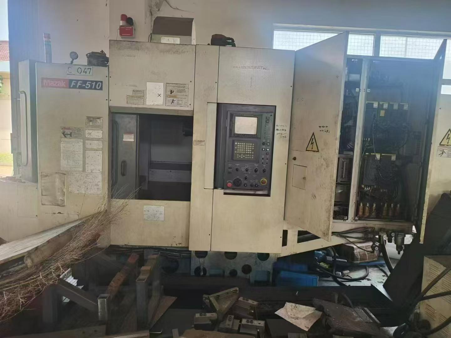 Horizontal machining center