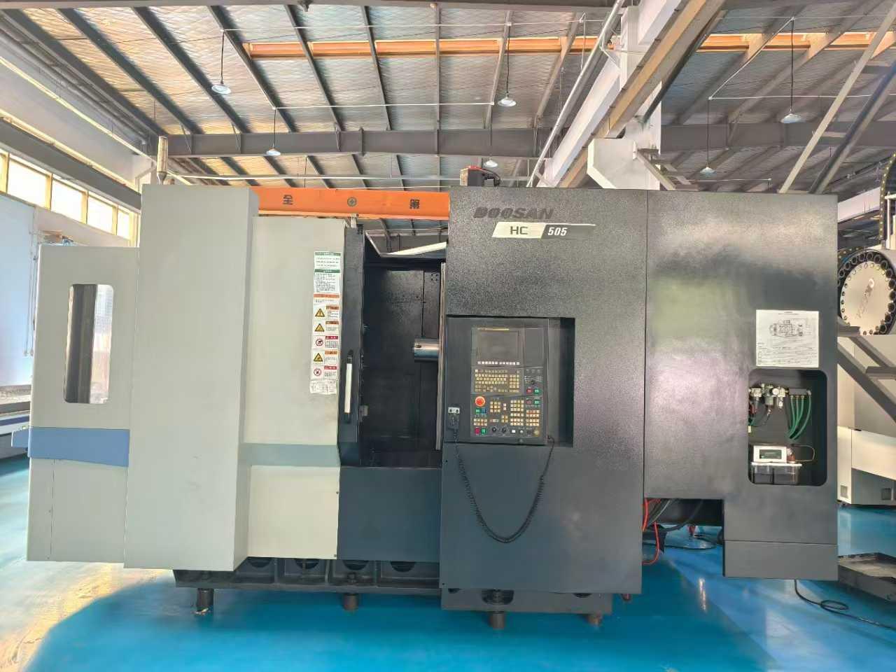 Horizontal machining center