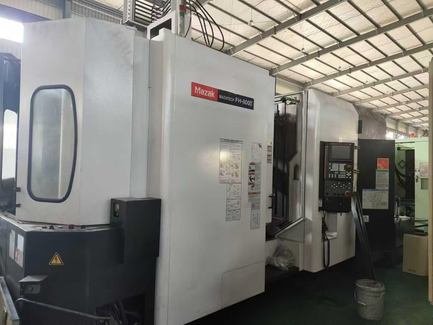 Horizontal machining center
