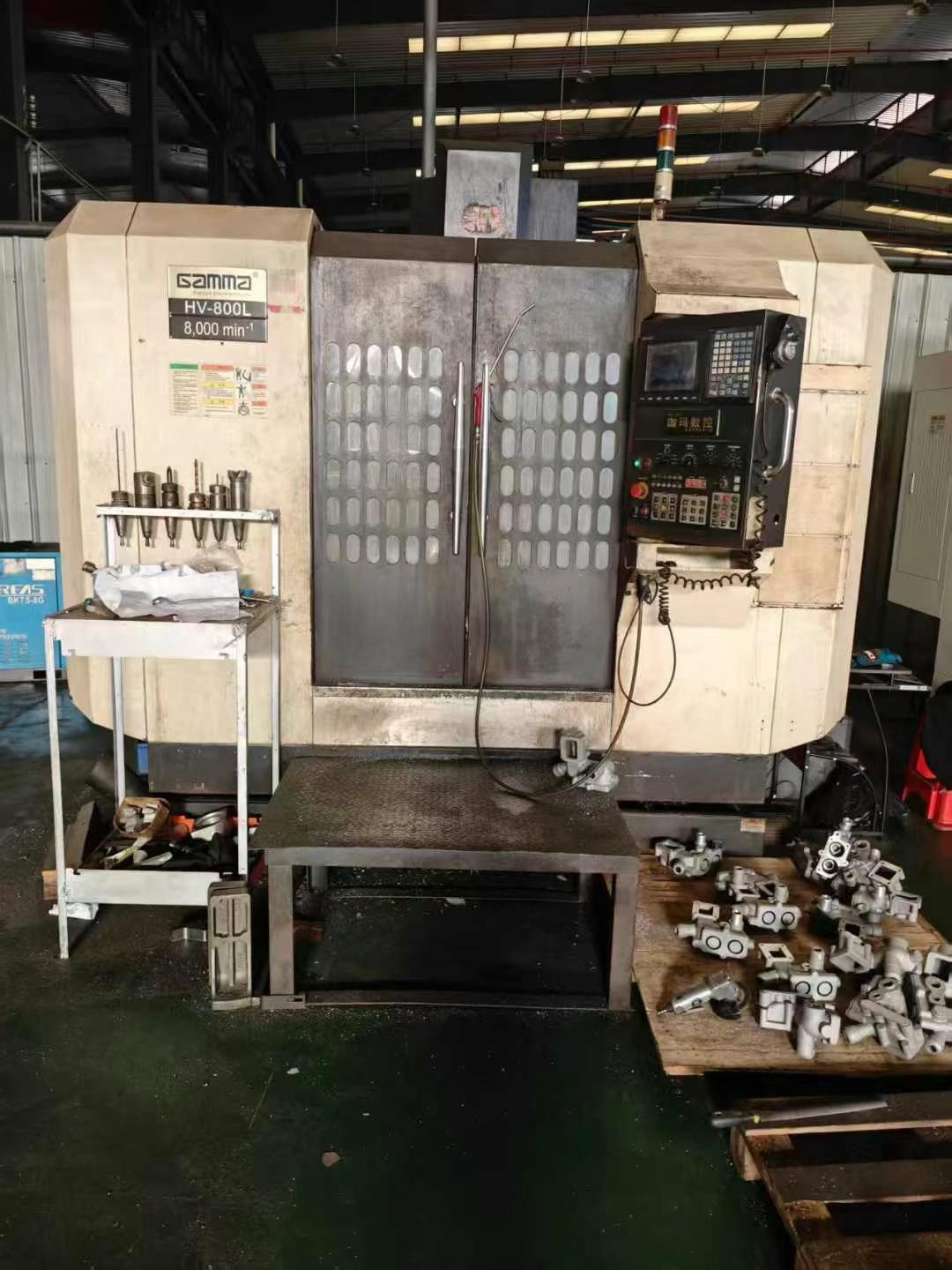 Vertical machining center