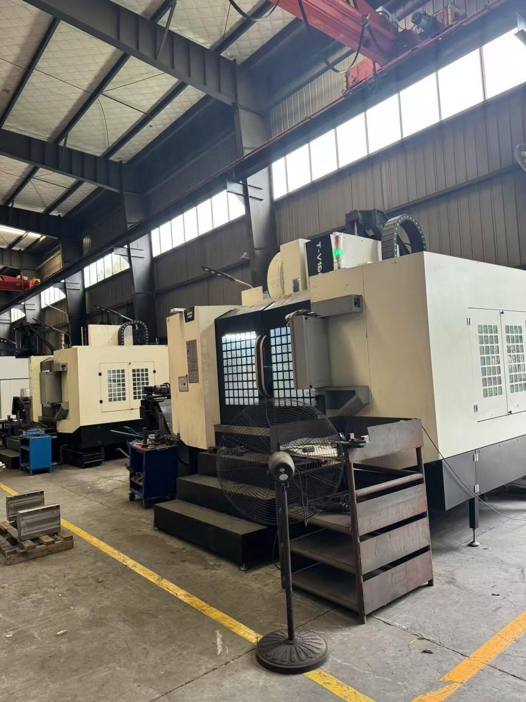 Vertical machining center
